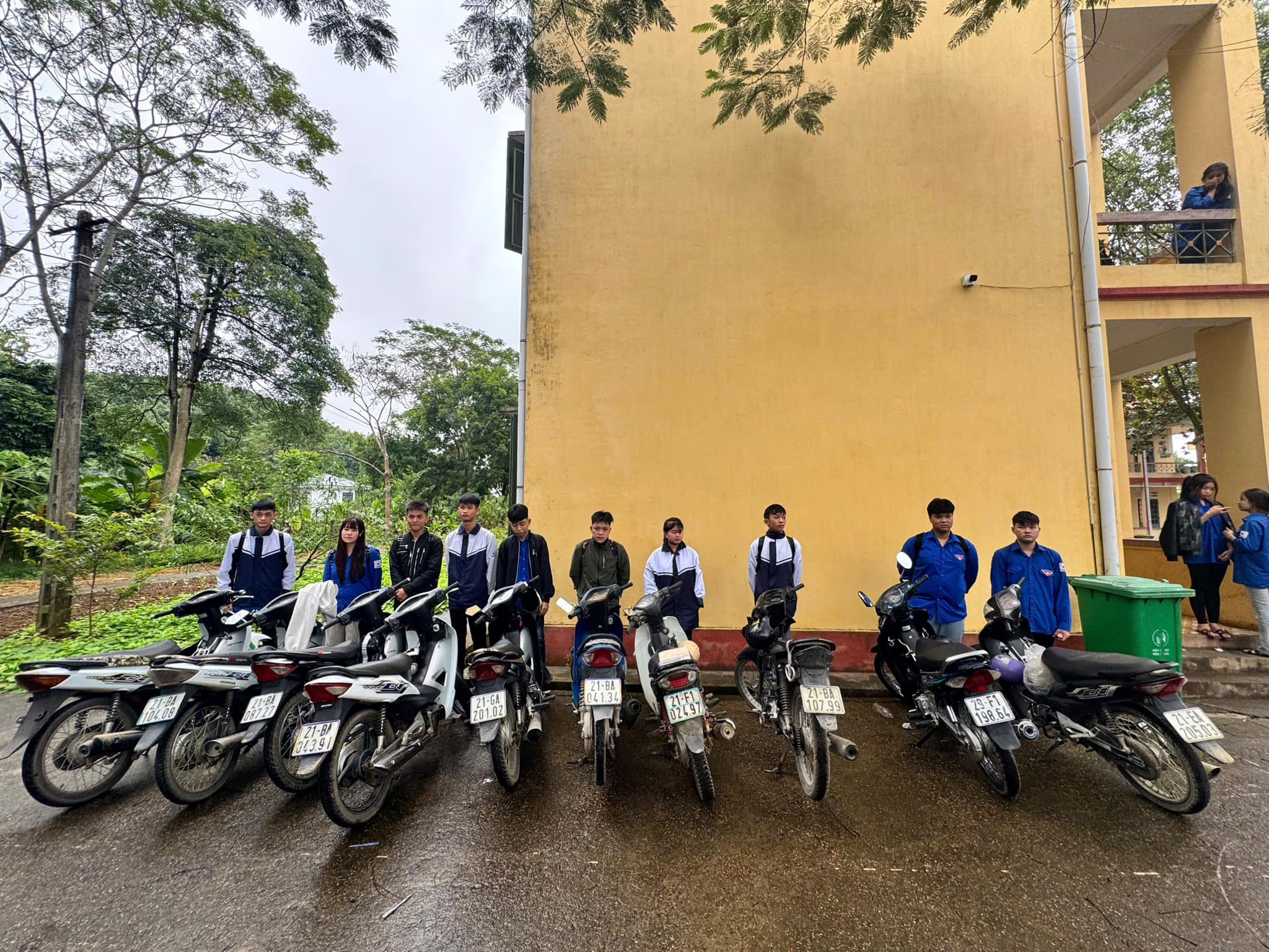 572763776 122145272552821536 3217488561189904449 n