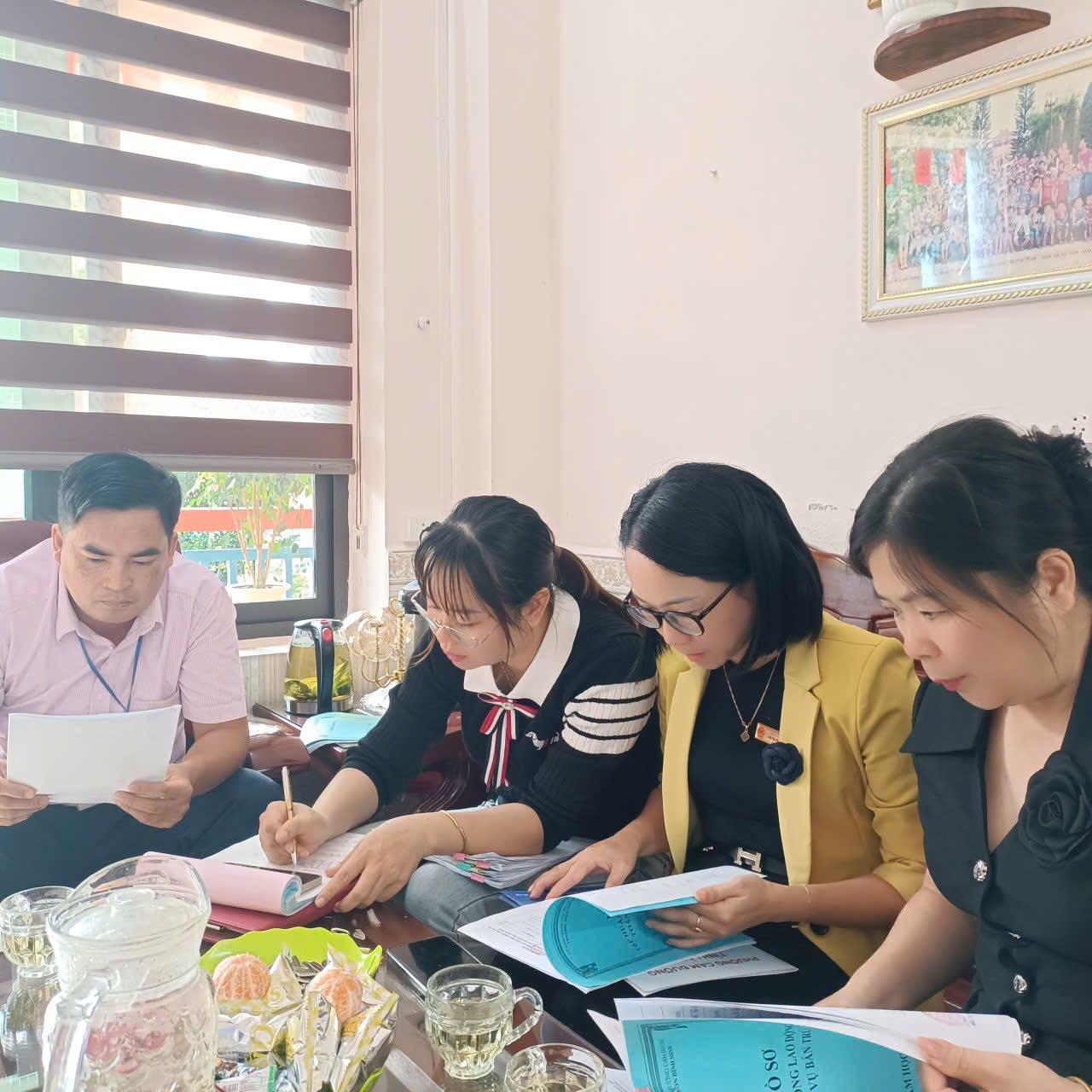 Phường Cam Đường tăng cường kiểm tra an toàn thực phẩm, bảo vệ bữa ăn bán trú cho trẻ mầm non 4 574347074 122142087902925719 6838805509523303422 n