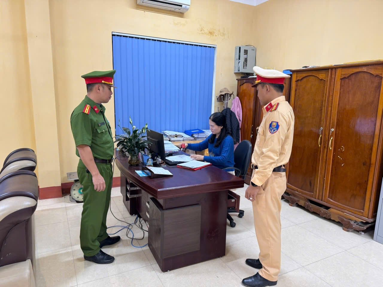 CSGT đồng loạt tổng kiểm tra bãi giữ xe quanh trường học: Hàng chục nghìn học sinh vi phạm bị phát hiện 3 574464913 122135524508955851 6432567869660943998 n