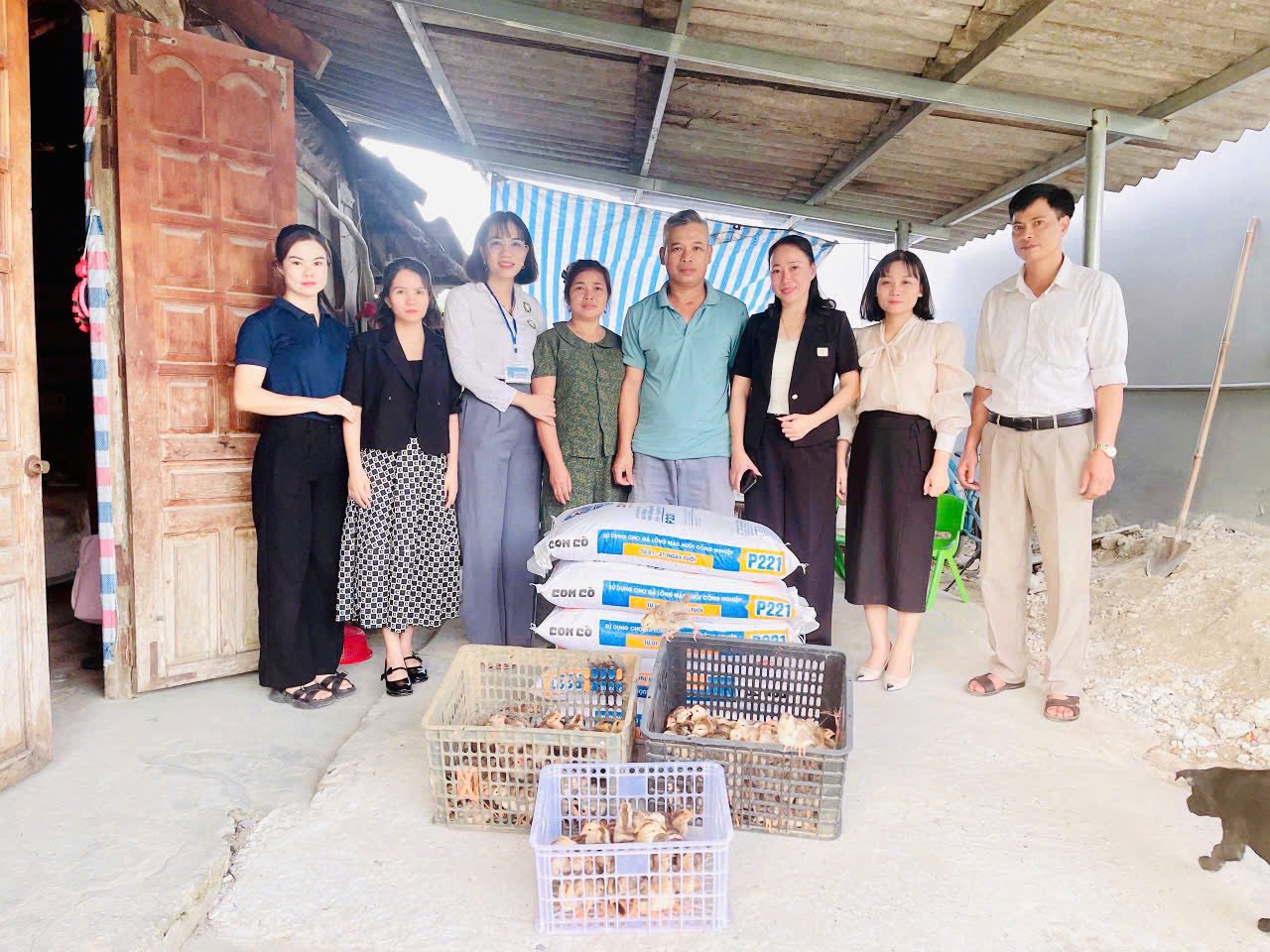 Phường Văn Phú: Lan tỏa tinh thần tự lực từ chương trình hỗ trợ hộ nghèo thoát nghèo 3 574571605 122174627180596209 6103207466487811697 n