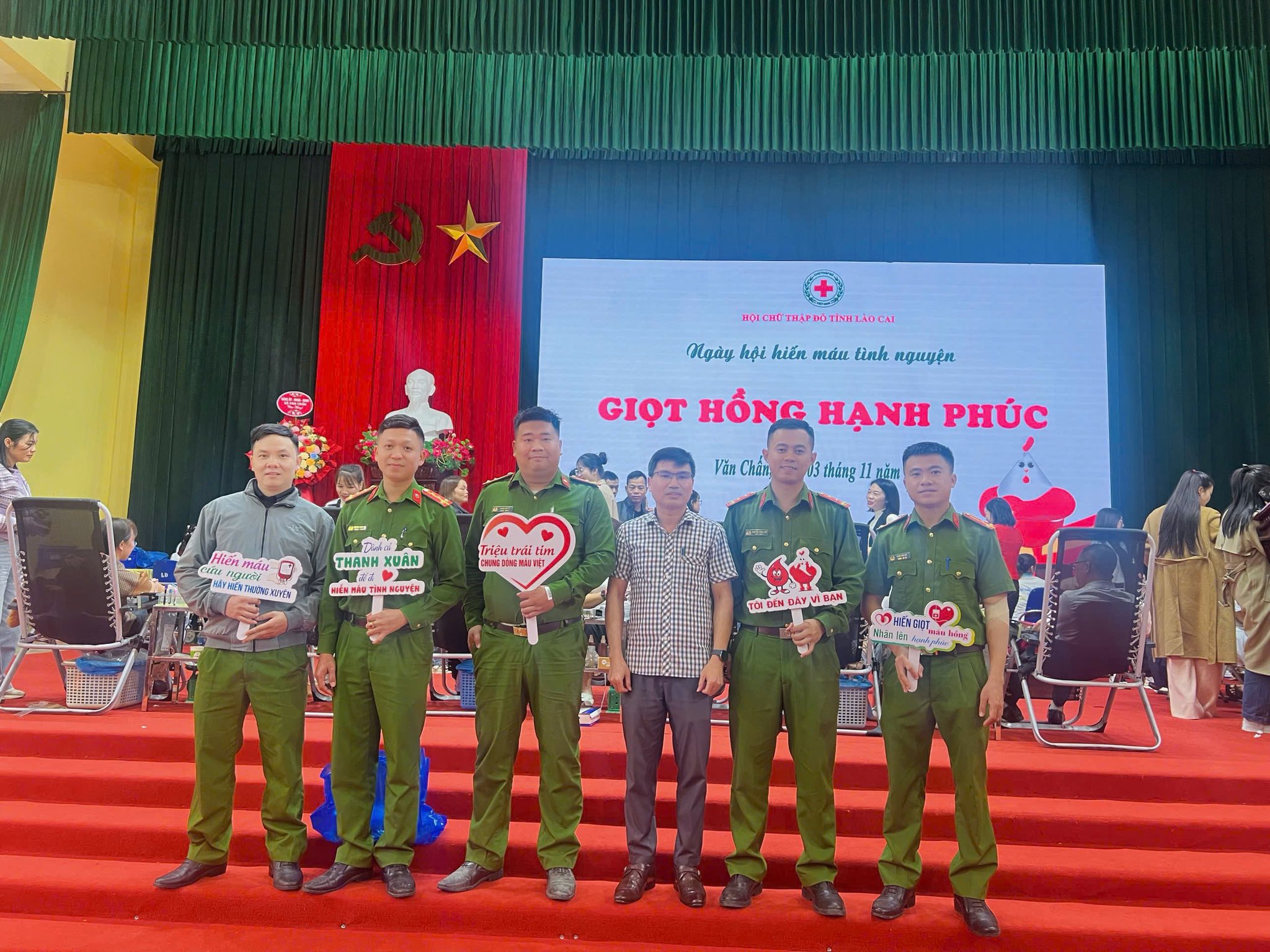 Lan tỏa yêu thương từ Ngày hội hiến máu “Giọt Hồng Hạnh Phúc” năm 2025 3 575109421 1149499590707588 6244982181913044148 n