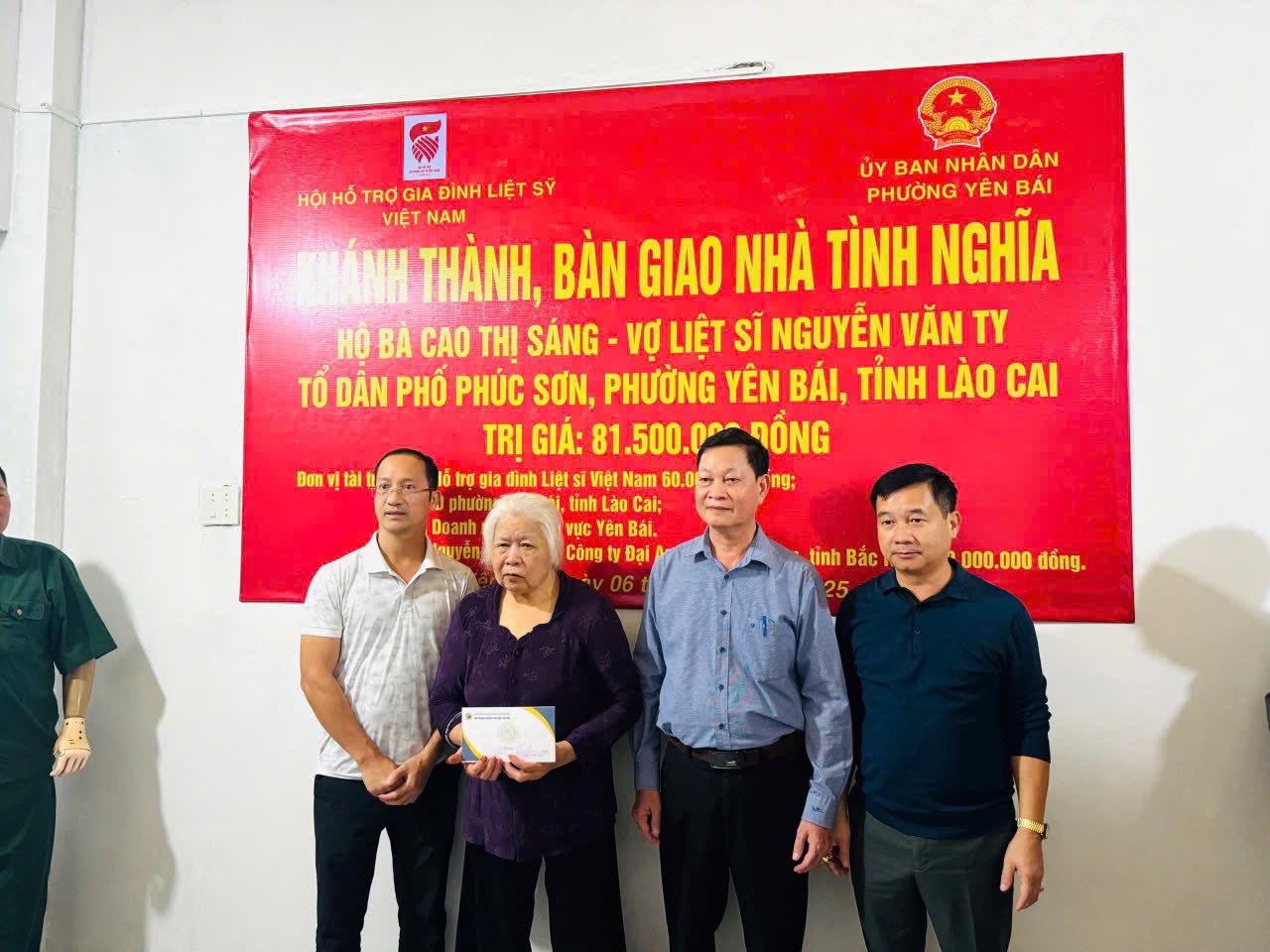 Lan tỏa nghĩa tình tri ân: Bàn giao nhà tình nghĩa cho vợ liệt sĩ tại phường Yên Bái 2 576335408 122143839152923324 4898332012825698857 n