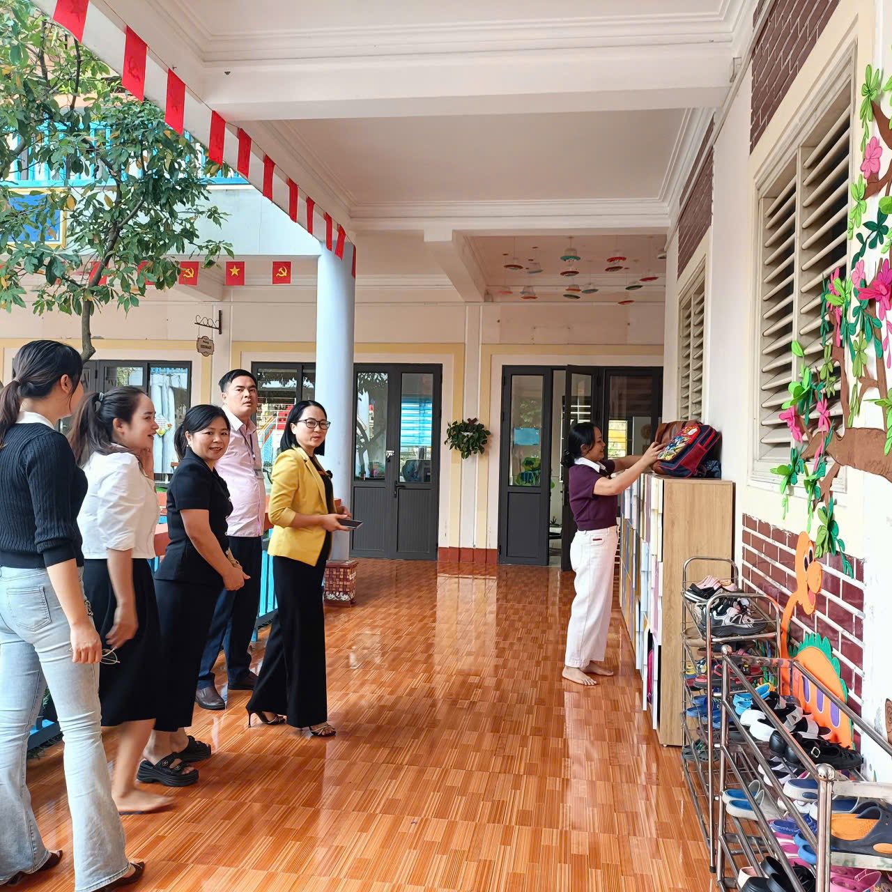 Phường Cam Đường tăng cường kiểm tra an toàn thực phẩm, bảo vệ bữa ăn bán trú cho trẻ mầm non 5 576843905 122142089534925719 3303219570109705369 n