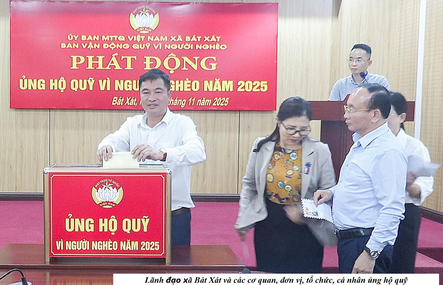 Bát Xát lan tỏa tinh thần sẻ chia, phát động ủng hộ Quỹ “Vì người nghèo” năm 2025 2 577027446 1257492929516717 5177275254154154236 n