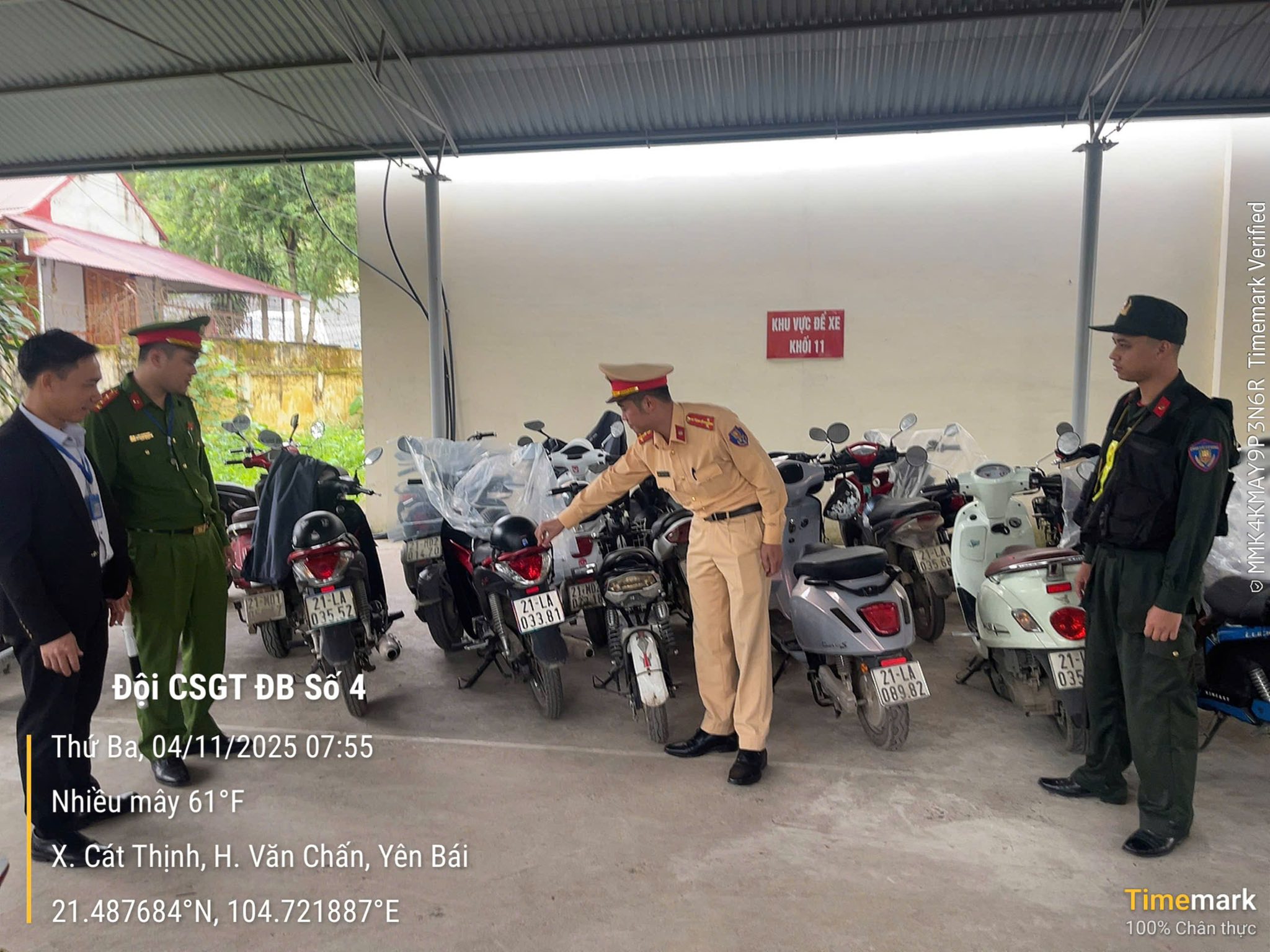 CSGT đồng loạt tổng kiểm tra bãi giữ xe quanh trường học: Hàng chục nghìn học sinh vi phạm bị phát hiện 6 577630622 122135524454955851 2815126092595468813 n