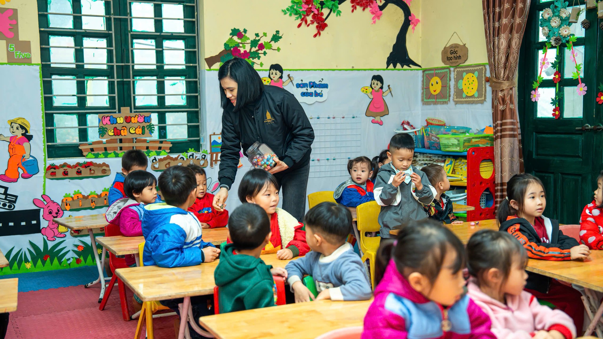 Hơi ấm mùa đông đến với trẻ em vùng cao Mường Bo 3 578955223 1370767308392664 4286510865330038688 n