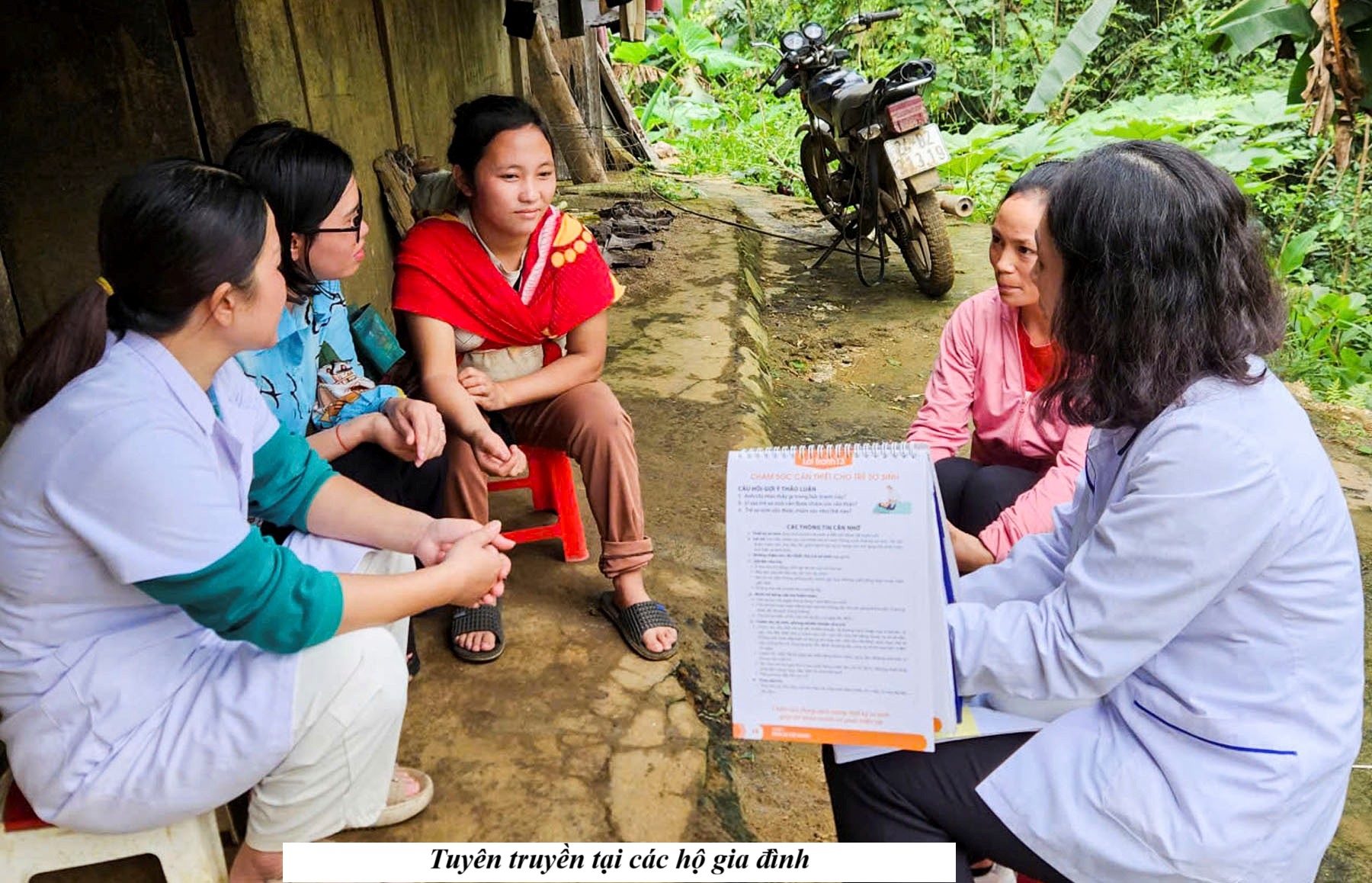 Bản Xèo quyết tâm chấm dứt sinh con tại nhà: Thay đổi từ nhận thức để bảo vệ sức khỏe phụ nữ và trẻ em 4 580515087 767397809692362 8879637176414890264 n