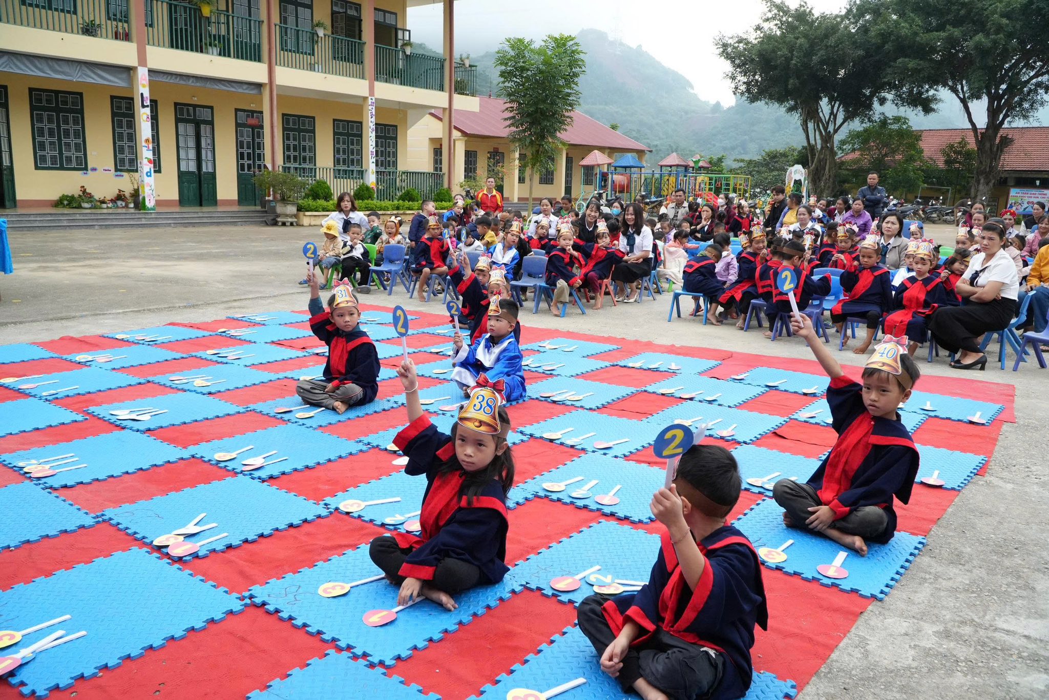 Rộn ràng “Rung chuông vàng” ở Trường MN Xuân Thượng: Ngày hội tri thức nuôi dưỡng ước mơ tuổi thơ 7 581028188 1408675511264804 5475584467277898712 n