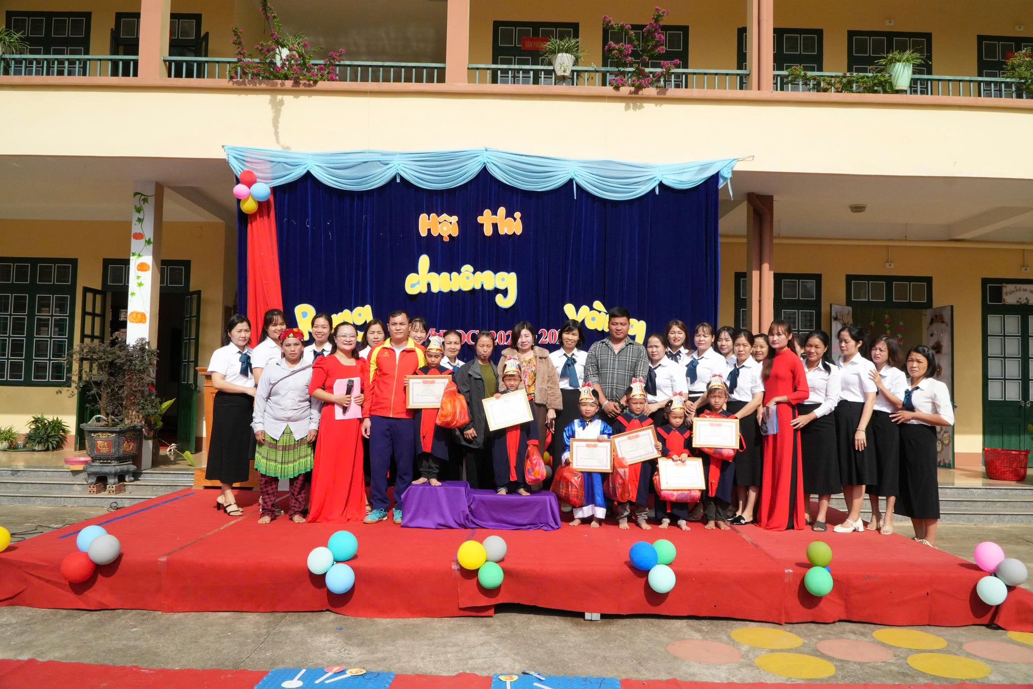 Rộn ràng “Rung chuông vàng” ở Trường MN Xuân Thượng: Ngày hội tri thức nuôi dưỡng ước mơ tuổi thơ 11 581804130 1408676544598034 2436459914685503855 n 1