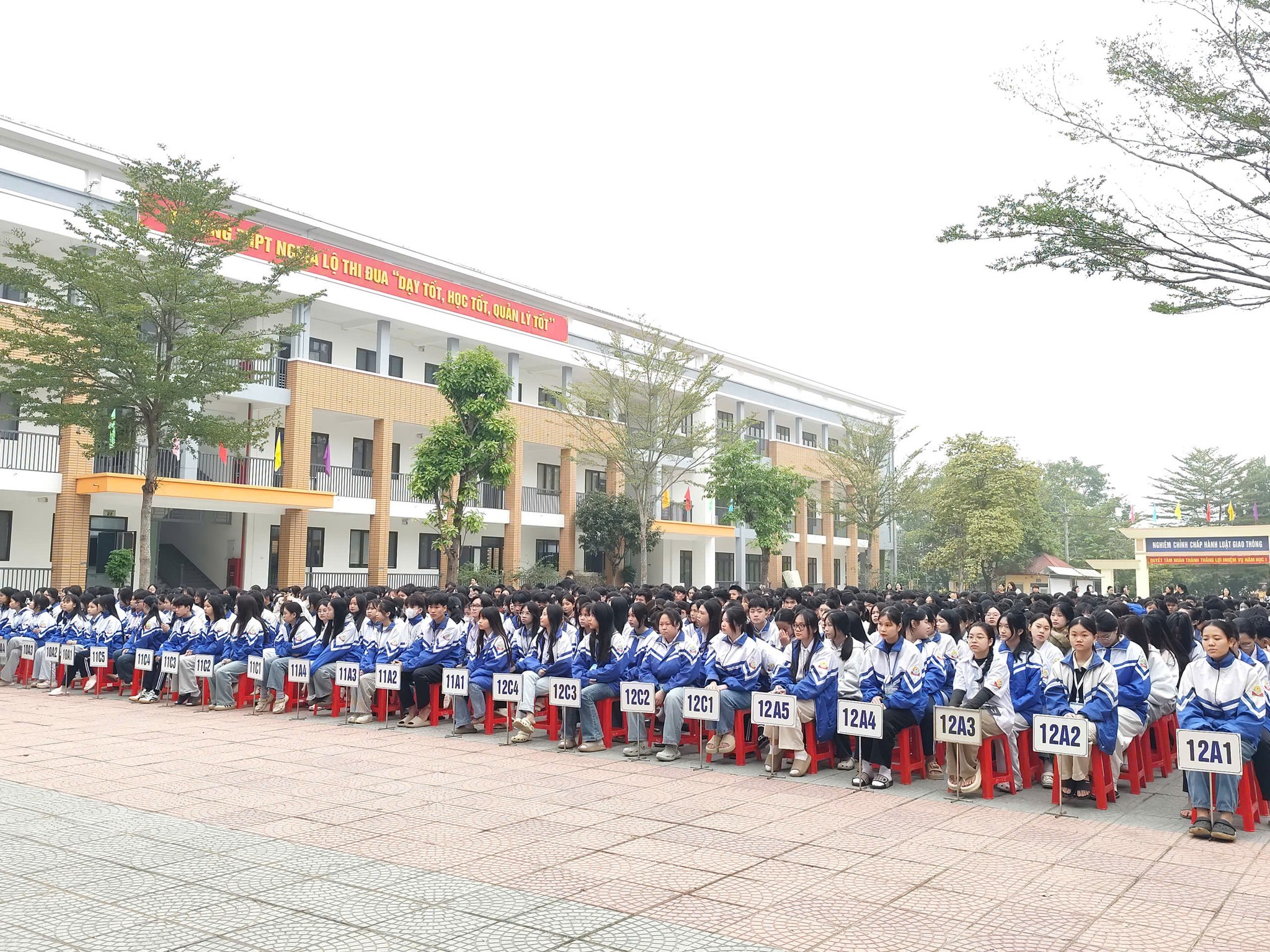 Lào Cai: Hơn 1.200 học sinh THPT được trải nghiệm thực hành chữa cháy và cứu nạn cứu hộ 2 581962208 786098787792134 8362387611892028389 n