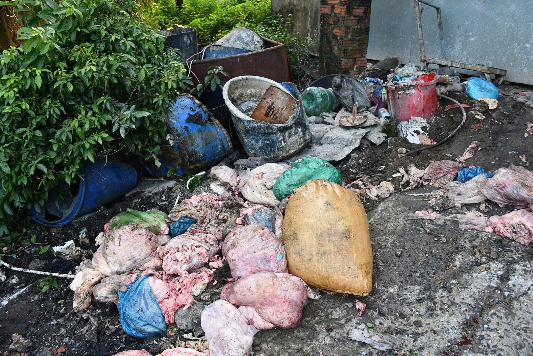 Đà Nẵng phát hiện cơ sở nấu mỡ động vật trái phép giữa nghĩa trang 3 582116429 122137112924946481 7164707099248369472 n