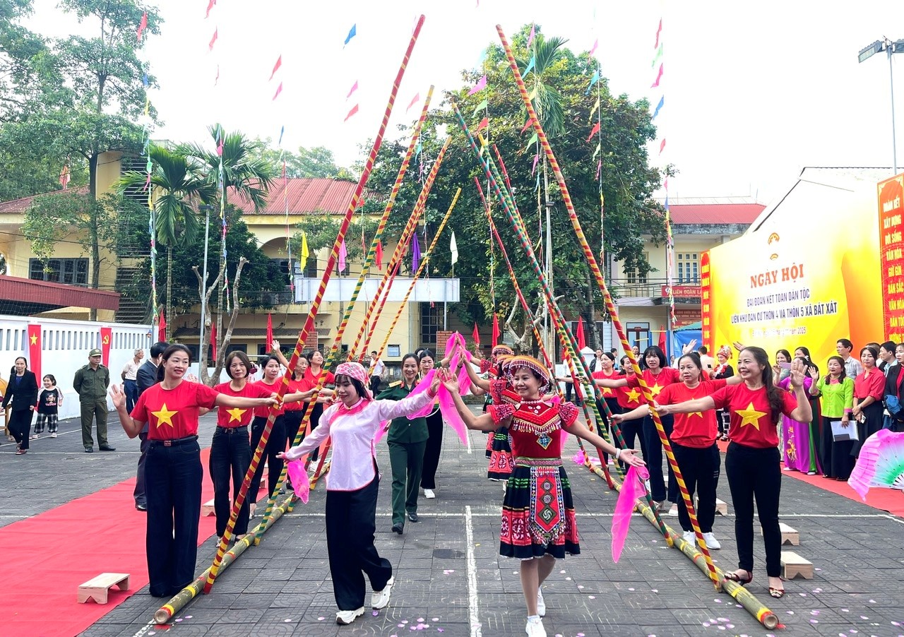 Không khí đoàn kết rộn ràng trong Ngày hội Đại đoàn kết của liên khu thôn 4, 5 xã Bát Xát 3 582429333 769886872776789 1426541362446104128 n
