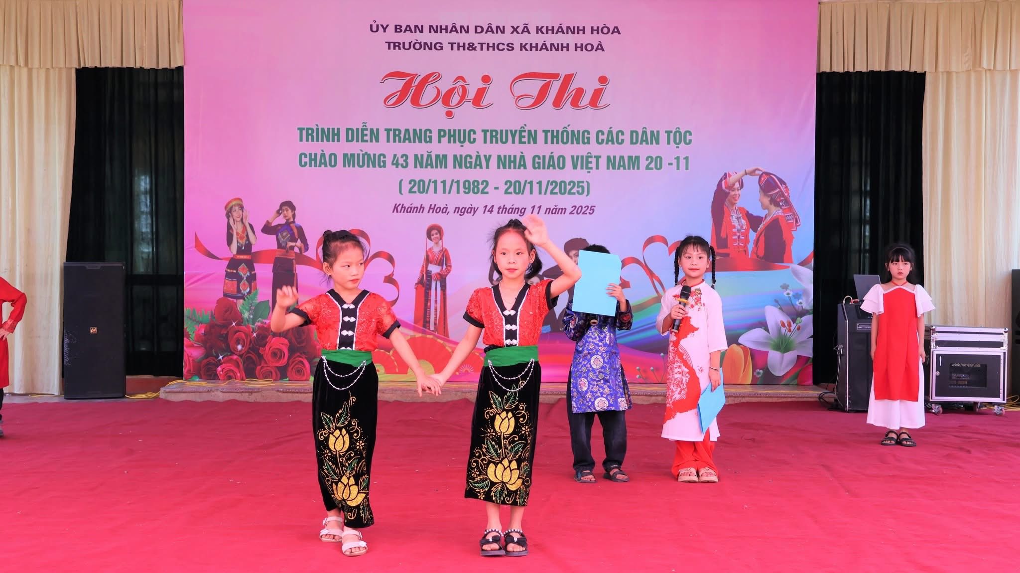 Trường TH&THCS Khánh Hoà rực rỡ sắc màu văn hoá trong chuỗi hoạt động chào mừng 20/11 5 582543024 1194143376156022 7563295339876350356 n