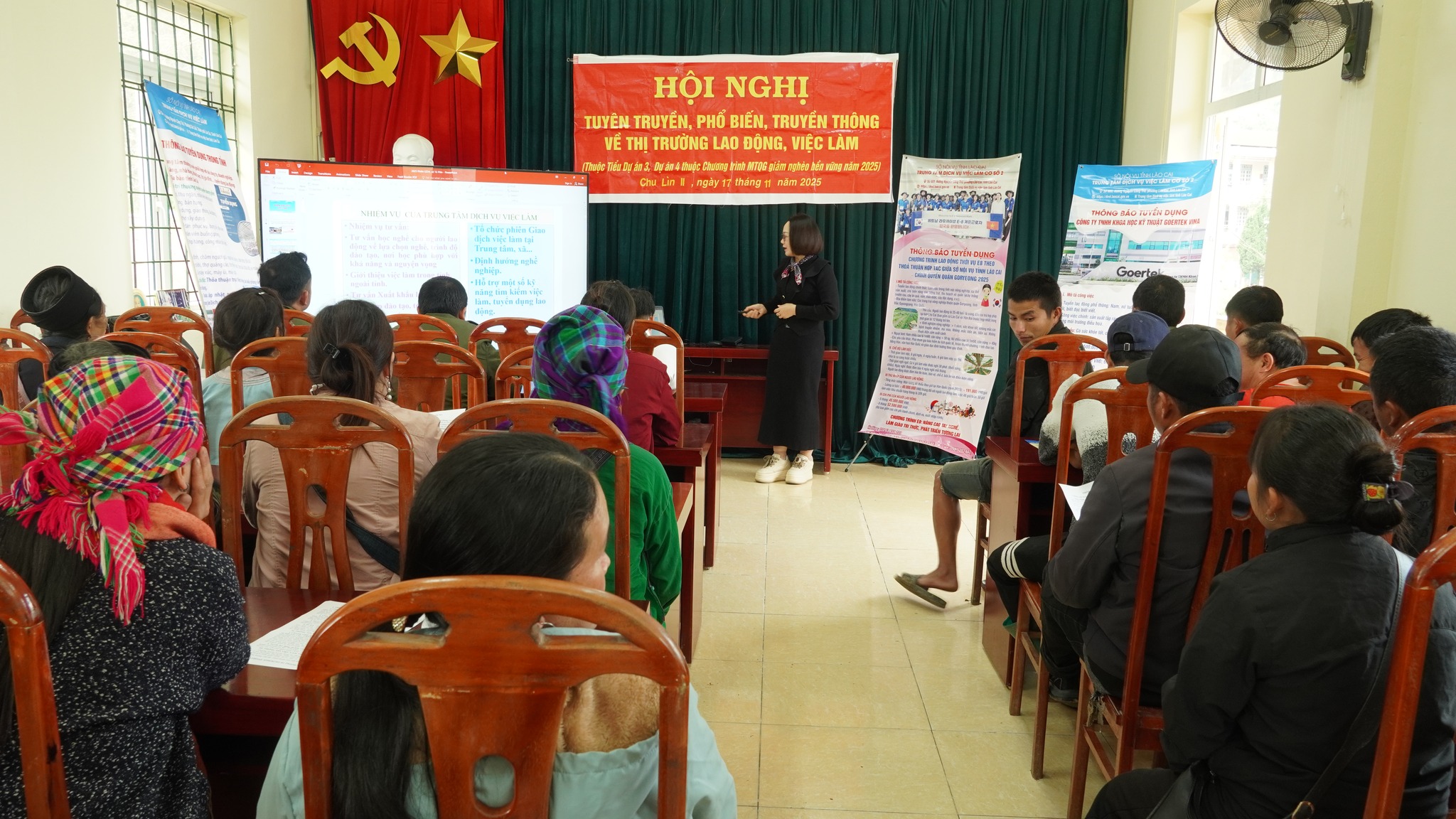 Tả Phìn đẩy mạnh tuyên truyền thị trường lao động: Mở rộng cơ hội việc làm, nâng bước người dân thoát nghèo bền vững 1 582606600 1375253977943997 2250089975204186507 n