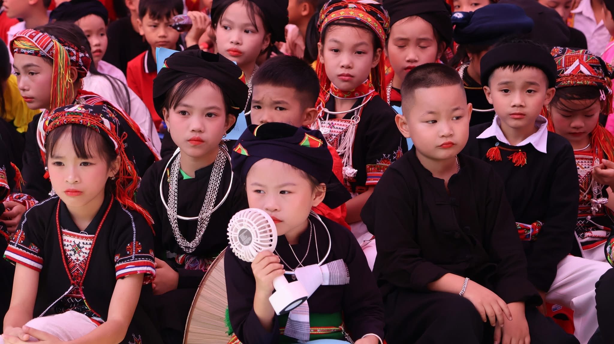 Trường TH&THCS Khánh Hoà rực rỡ sắc màu văn hoá trong chuỗi hoạt động chào mừng 20/11 3 582763085 1194143076156052 1520704740275425847 n