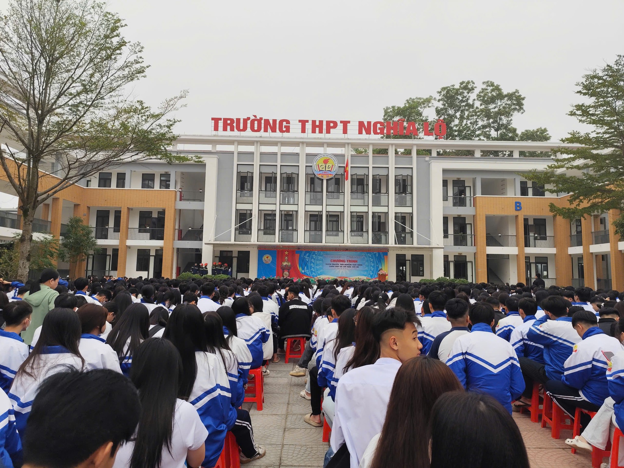 Lào Cai: Hơn 1.200 học sinh THPT được trải nghiệm thực hành chữa cháy và cứu nạn cứu hộ 1 583105321 786098701125476 6648176850987697518 n