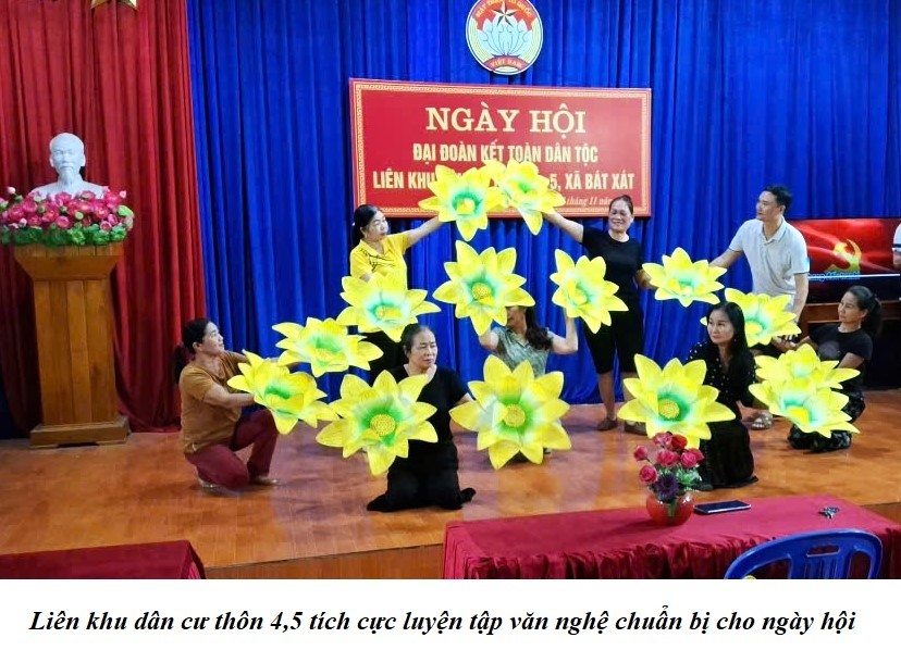 Bát Xát rộn ràng trước Ngày hội Đại đoàn kết: Lan tỏa tinh thần gắn kết, vun đắp đời sống cộng đồng 4 584100374 769165582848918 1962159324199470535 n