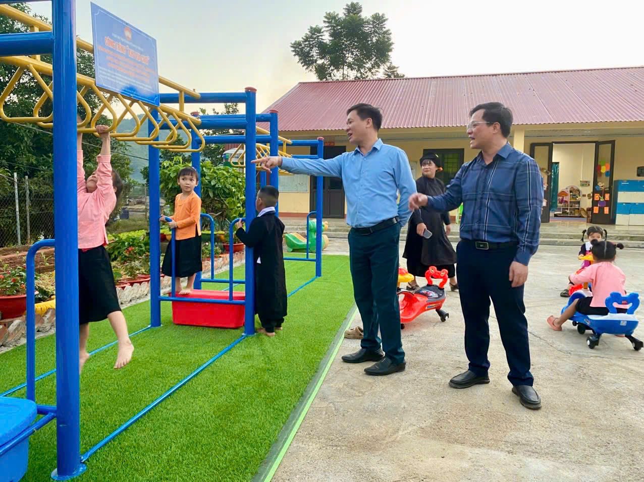 Xuân Hòa khánh thành khu vui chơi mới tại điểm trường Gia Mải: Không gian an toàn – lành mạnh cho trẻ em vùng cao 1 584169452 1411808047618217 958566343217838620 n