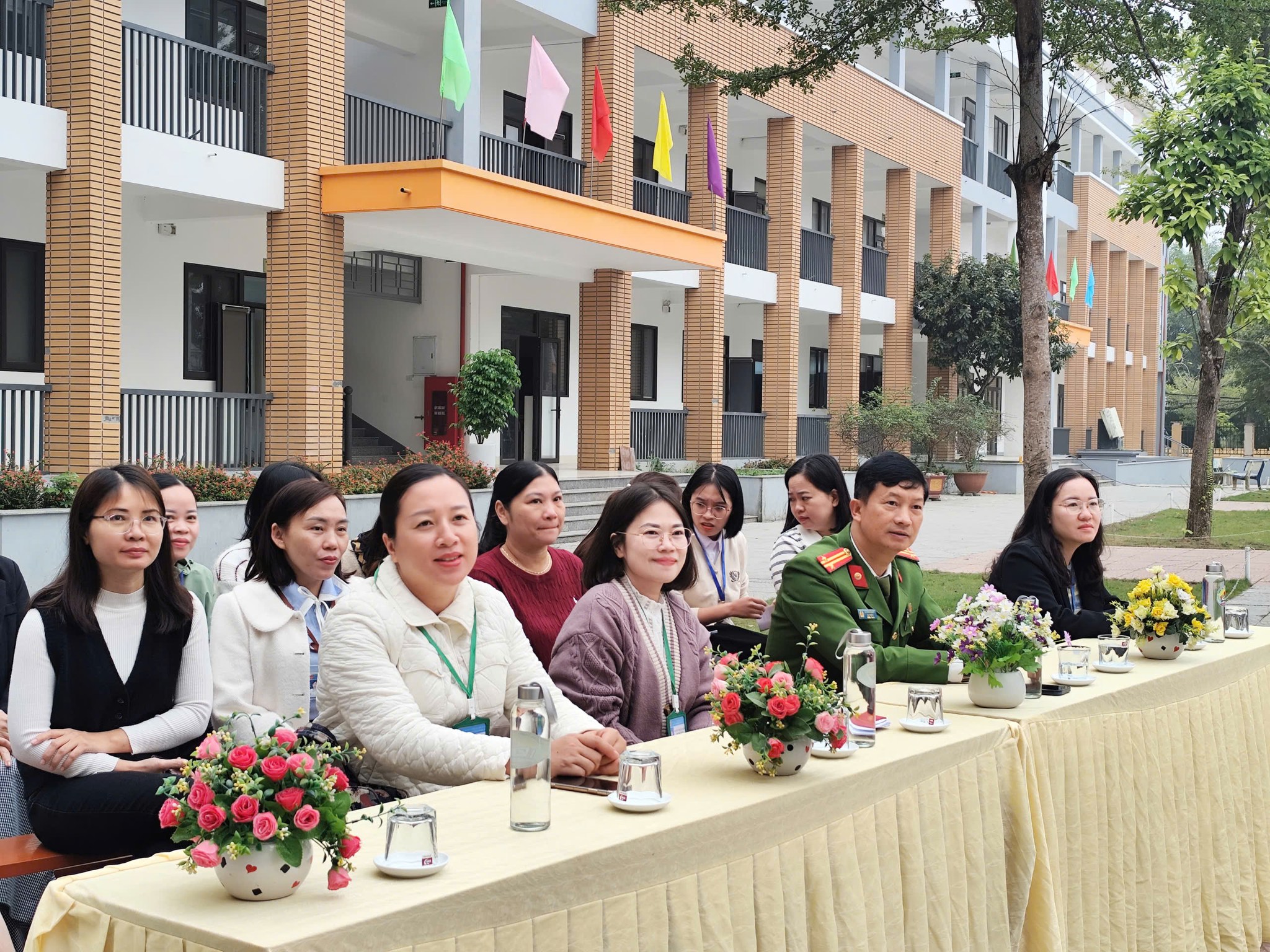 Lào Cai: Hơn 1.200 học sinh THPT được trải nghiệm thực hành chữa cháy và cứu nạn cứu hộ 3 584244785 786098911125455 5348082434264235246 n