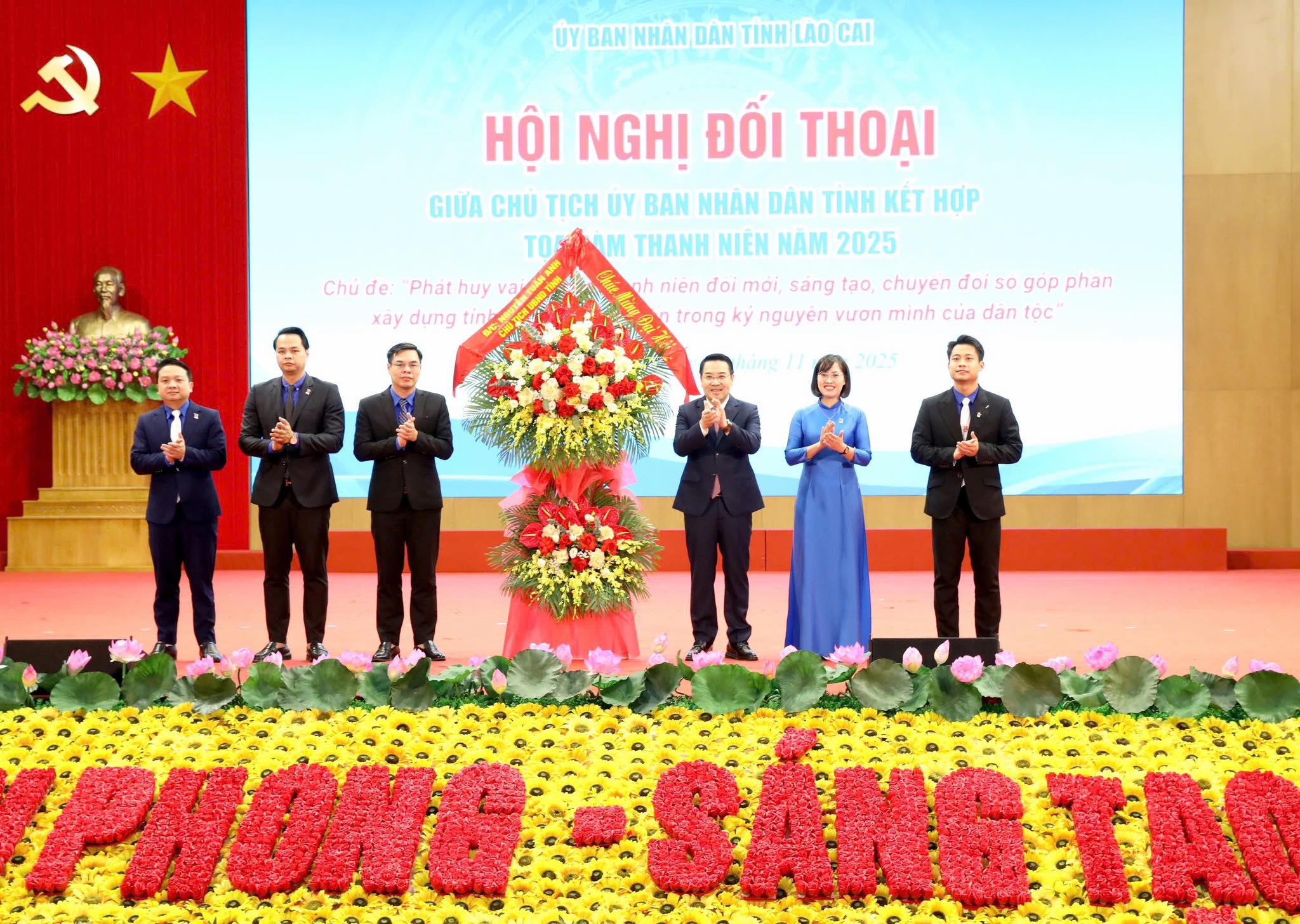 Chủ tịch UBND tỉnh đối thoại với thanh niên Lào Cai: Mở rộng “không gian phát triển” cho thế hệ trẻ trong giai đoạn mới 9 584487089 1154501740207361 4245771187889384570 n