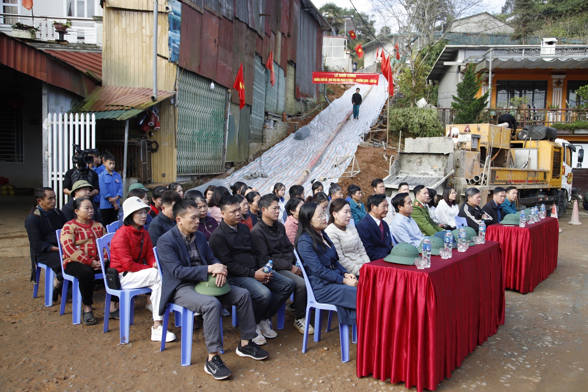 Sa Pa khởi công tuyến đường Suối Hồ 1: Bước nối hạ tầng, lan tỏa diện mạo đô thị du lịch xanh 4 584616071 1374370324699029 3803725083225110444 n
