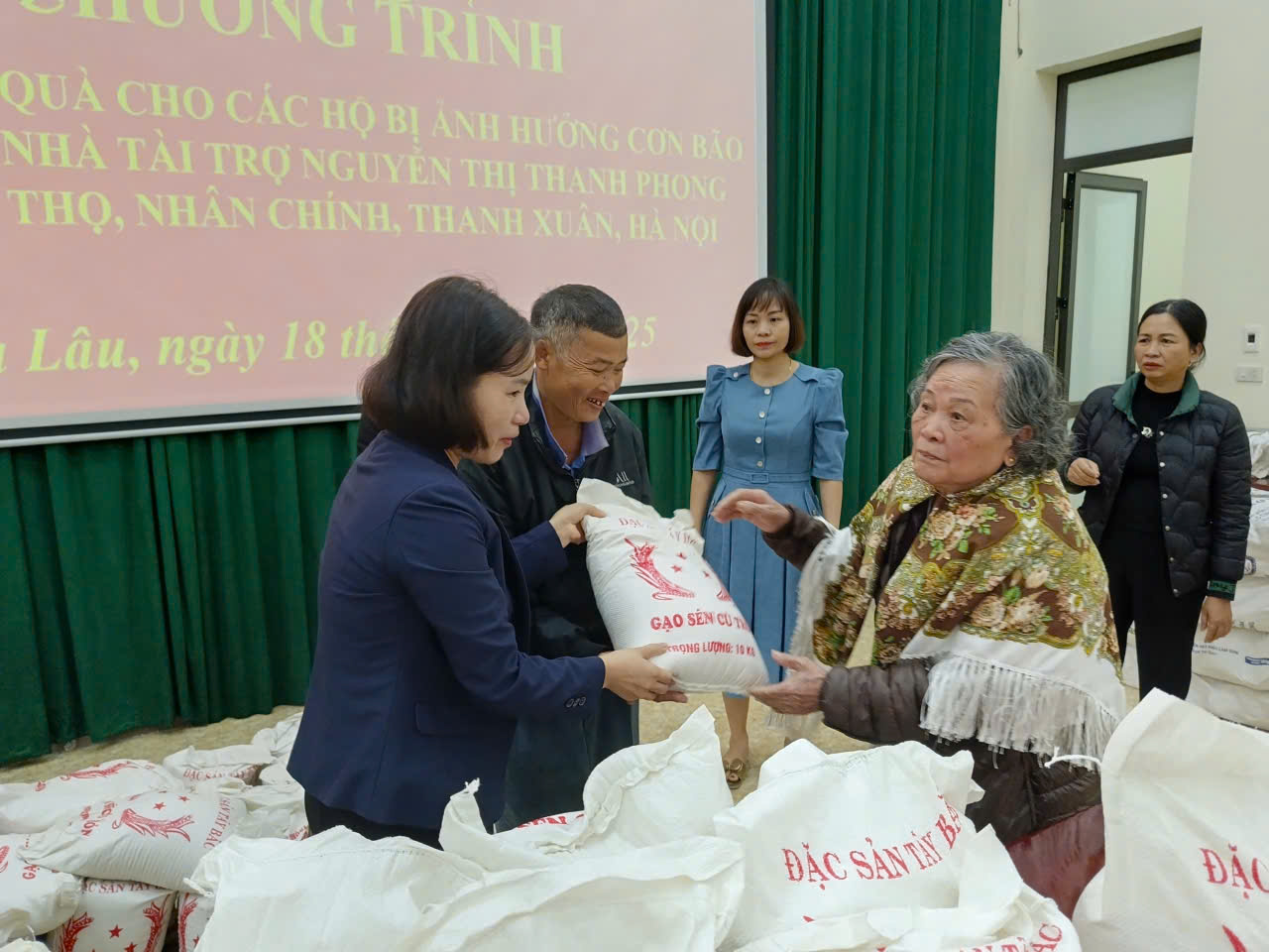 Một tấm lòng, trăm niềm vui: Quà nghĩa tình gửi đến người dân Âu Lâu 5 585558691 122144148092920501 9096125812780824186 n