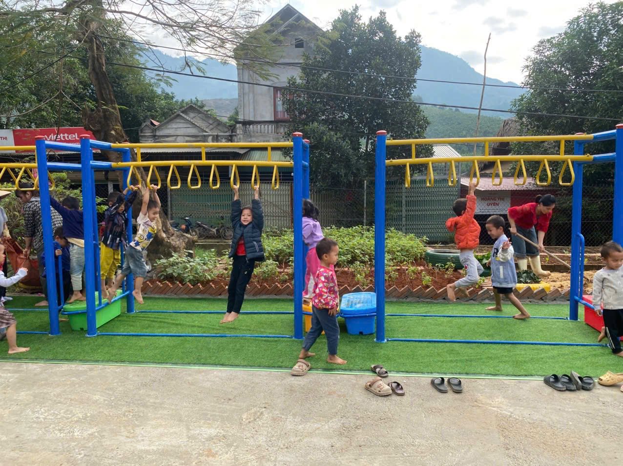 Xuân Hòa khánh thành khu vui chơi mới tại điểm trường Gia Mải: Không gian an toàn – lành mạnh cho trẻ em vùng cao 3 585717737 1411808010951554 326357530199968686 n