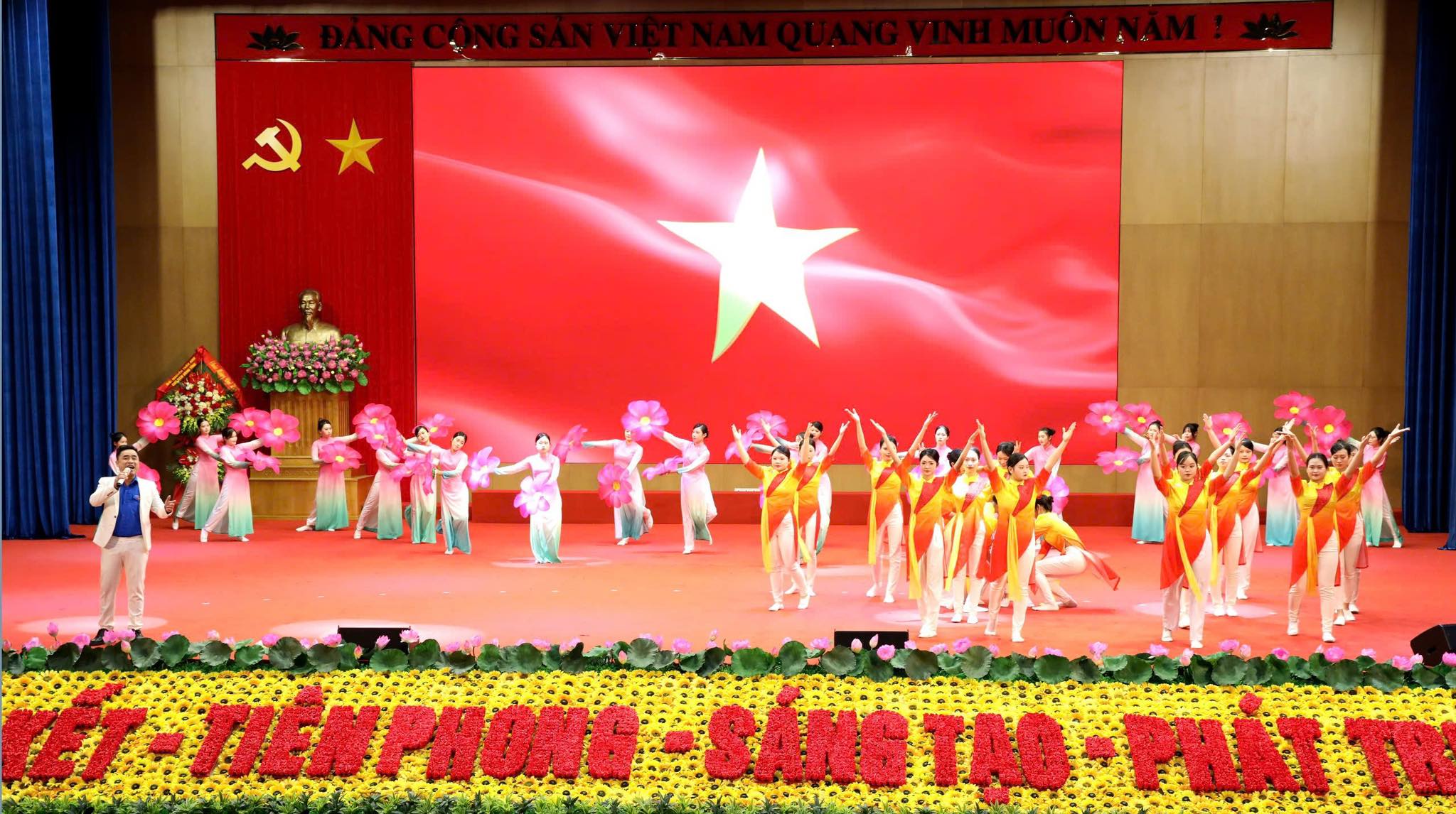 Chủ tịch UBND tỉnh đối thoại với thanh niên Lào Cai: Mở rộng “không gian phát triển” cho thế hệ trẻ trong giai đoạn mới 2 586032465 1154501853540683 4561989283935064669 n