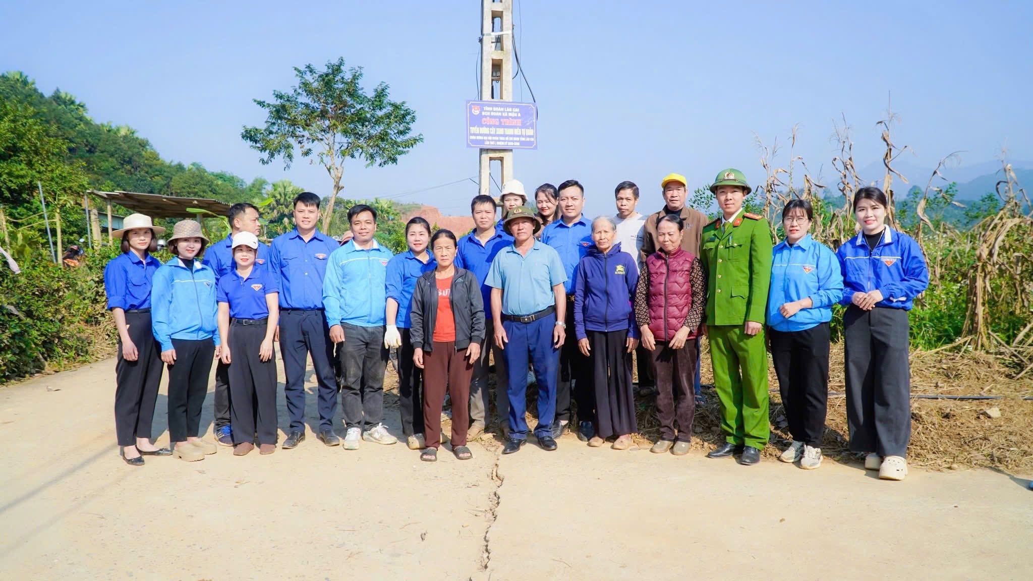 Tuổi trẻ Công an tỉnh Lào Cai ra quân “Ngày Chủ nhật xanh”: Lan tỏa lối sống xanh, dựng xây môi trường bền vững 11 588976617 1165146115809602 4300248560161379906 n