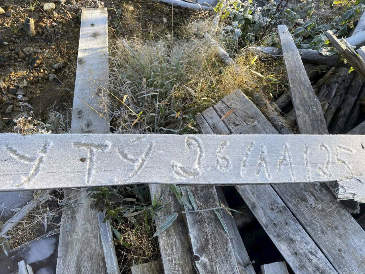 Lào Cai: Không khí lạnh tăng cường, Y Tý xuất hiện băng tuyết 2 589347033 122201498492539461 610377174187013398 n