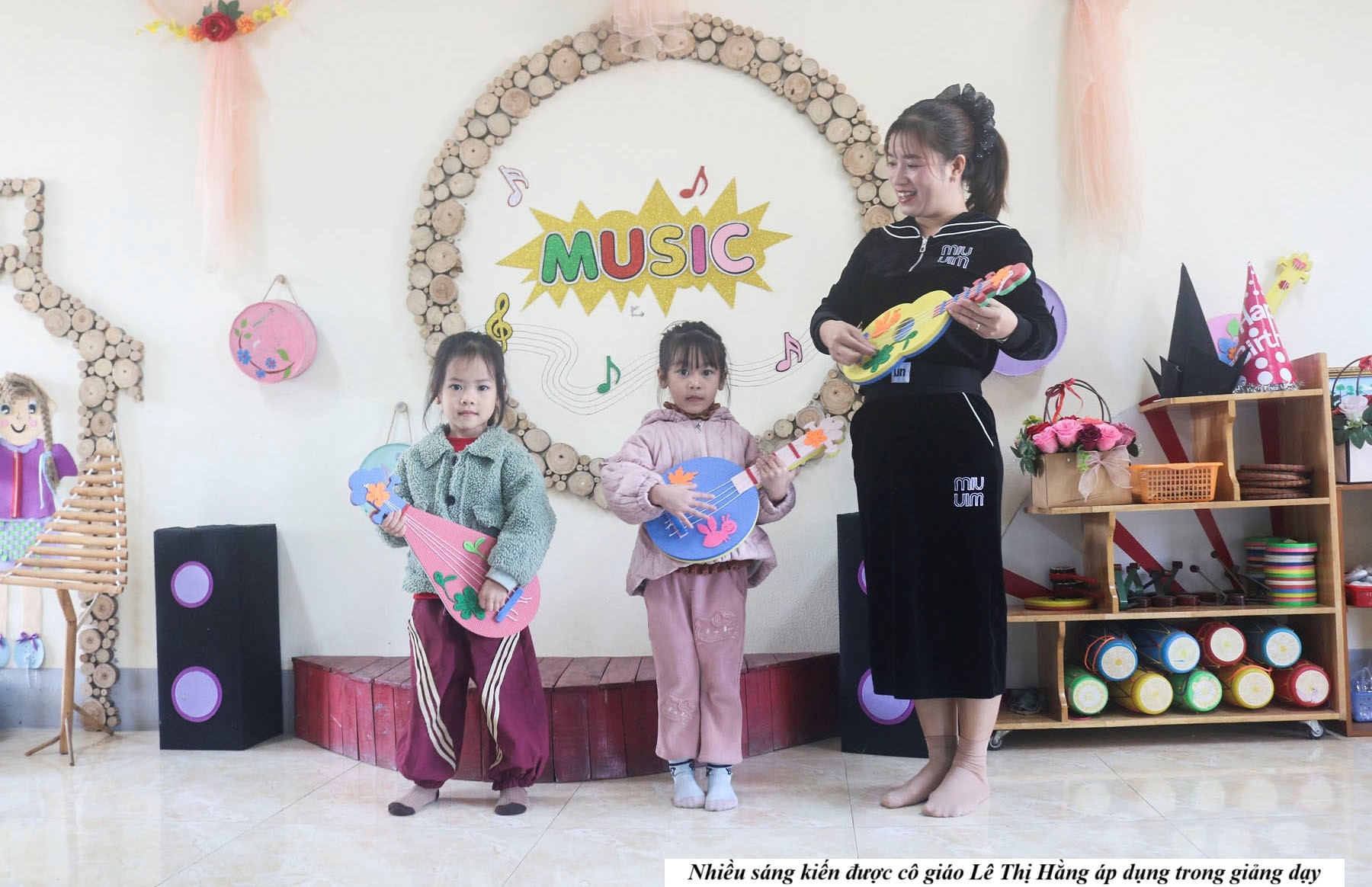 Cô giáo vùng cao Trịnh Tường nhận Bằng khen của Thủ tướng: Hành trình 20 năm gieo chữ giữa đại ngàn 3 590468730 779169891848487 9053146228357420427 n