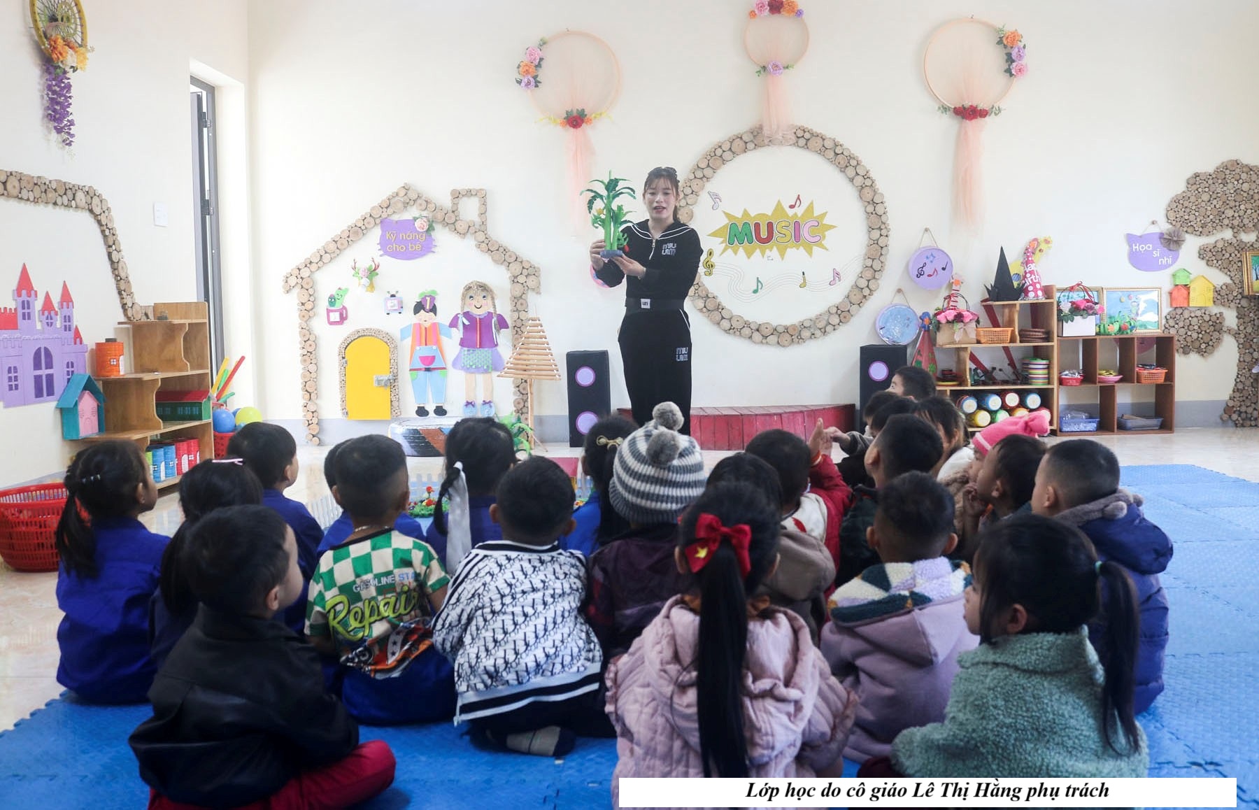 Cô giáo vùng cao Trịnh Tường nhận Bằng khen của Thủ tướng: Hành trình 20 năm gieo chữ giữa đại ngàn 2 590581538 779169875181822 1322489647996190713 n