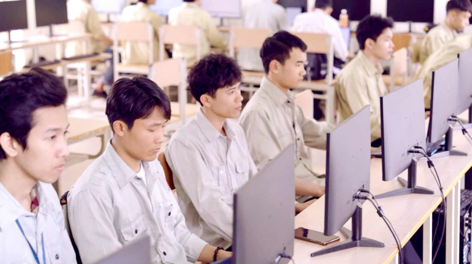 Tiết thực hành của sinh viên Trường Đại học Sư phạm Kỹ thuật Vinh (Nghệ An). Ảnh: Hồ Lài nhieu-chinh-sach-dot-pha2.jpg