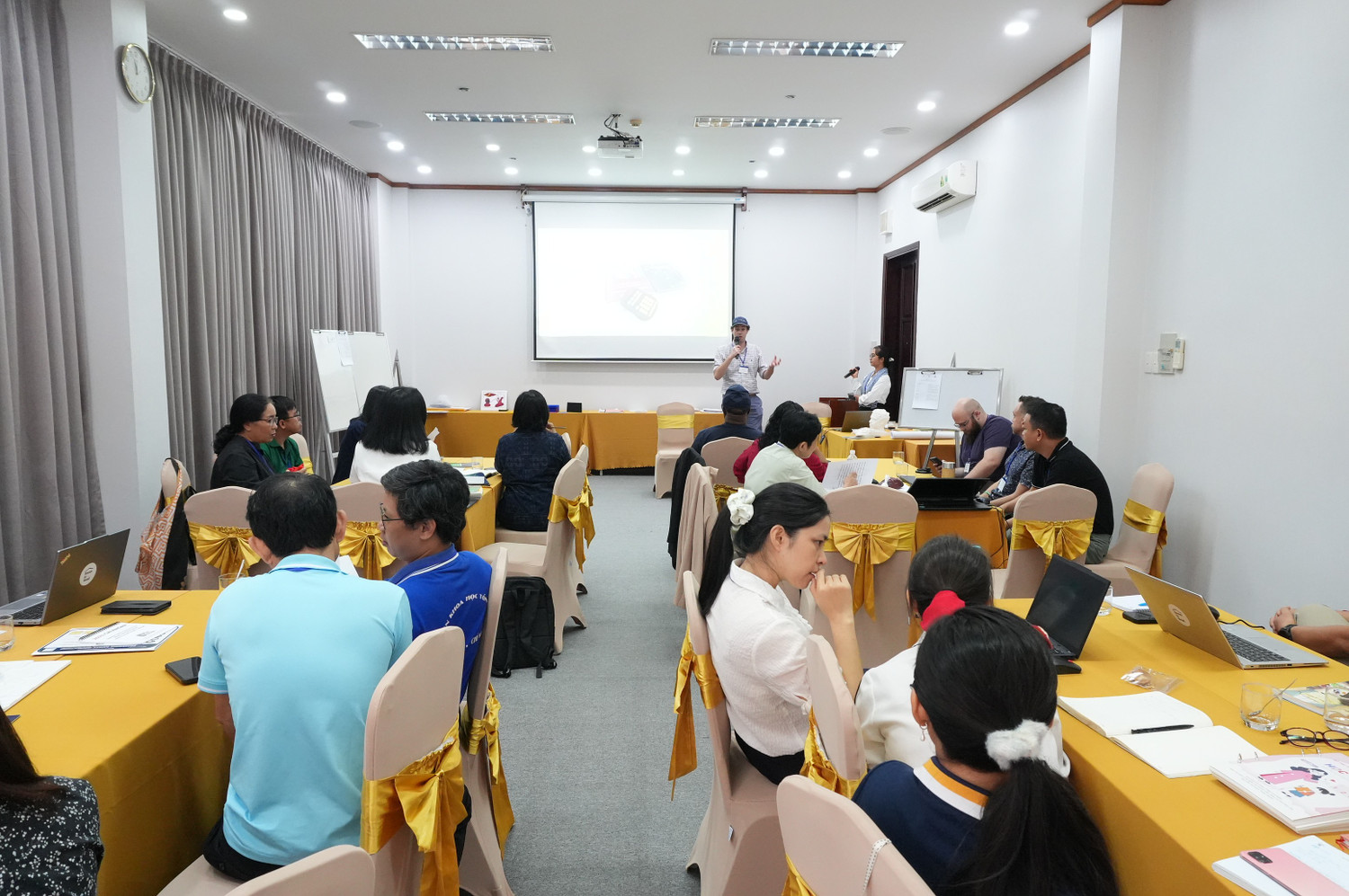 Hội thảo "Hướng dẫn kỹ thuật và chia sẻ kinh nghiệm sản xuất sách chữ nổi Braille". Ảnh: BTC. dsc06397.jpg