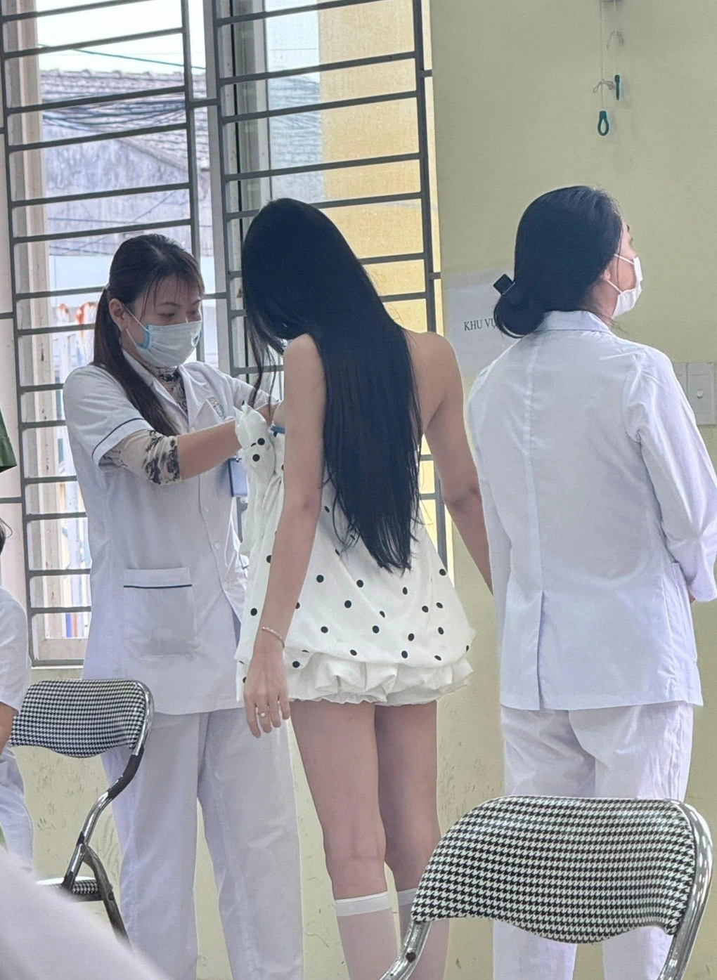 Dân mạng thắc mắc: cô gái đi khám nghĩa vụ ở Hải Phòng có đỗ không? 1 Hoàng Như trong buổi khám sức khỏe sơ tuyển nghĩa vụ quân sự (Ảnh: Nhân vật cung cấp).