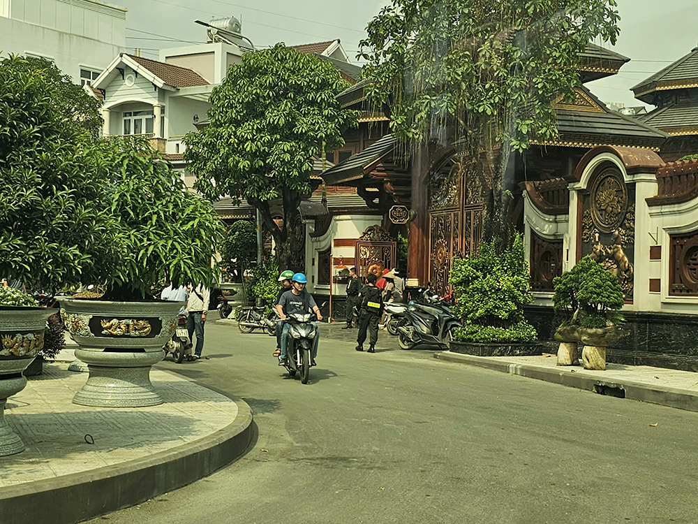 Biệt phủ 4.000 m² của vợ chồng Mailisa bị phong tỏa, Bộ Công an đồng loạt khám xét nhiều chi nhánh trên cả nước 1 kham xet nha mailisa 1 1297