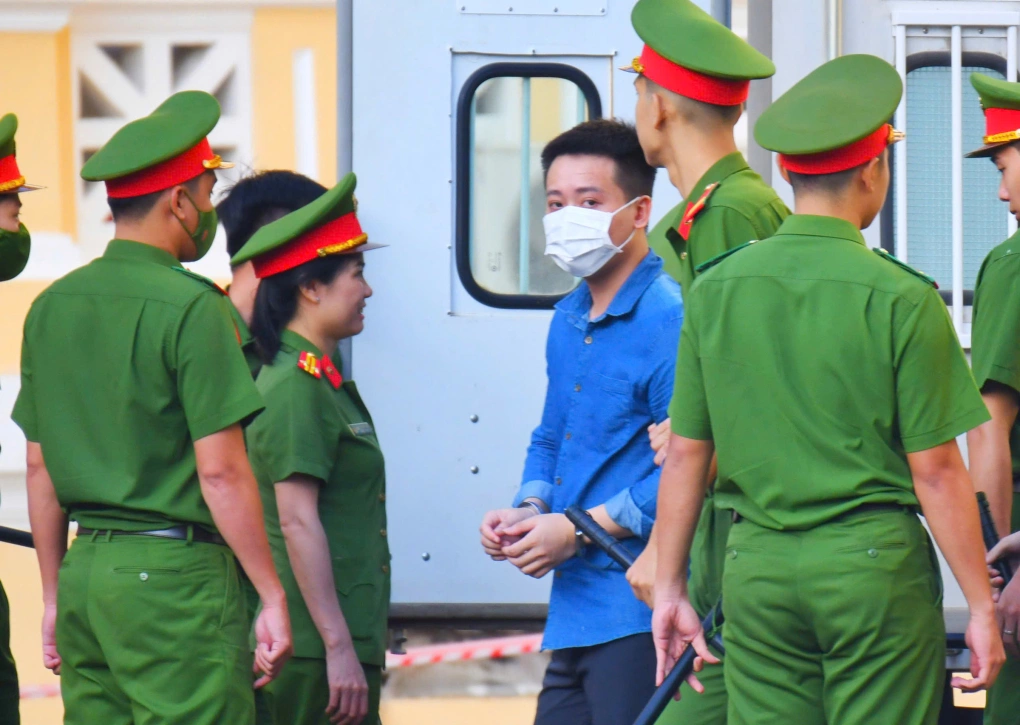 quang linh vlog 1763512595 176 9154 1324 1763512679