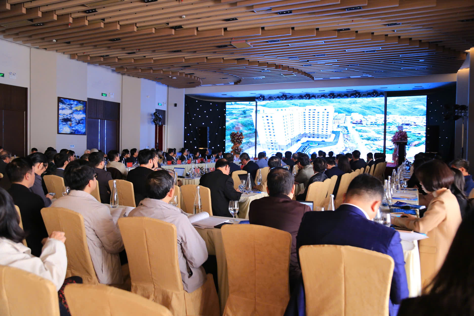 Chuyên gia hiến kế tháo gỡ “nút thắt” hạ tầng, mở đường để Sa Pa trở thành đô thị du lịch xanh – thông minh – bền vững 1 z722625092177959b4f9a38b1645af85c35faf22c81853 17632014034321441992580