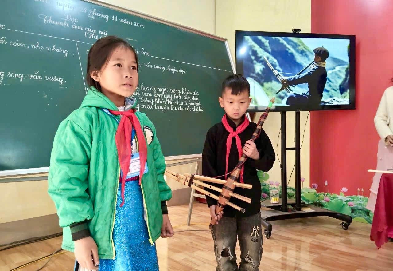 Giáo dục văn hóa truyền thống trong các nhà trường tại Tuyên Quang. 1000045184.jpg