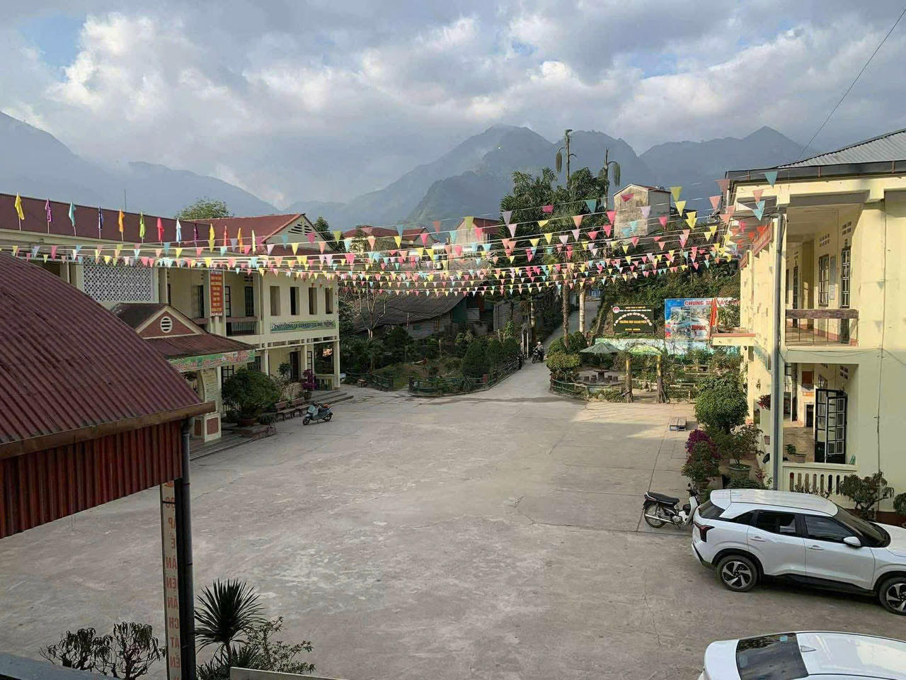 Trường Phổ thông Dân tộc Bán trú (PTDTBT) Hoàng Liên, xã Bản Hồ, tỉnh Lào Cai.