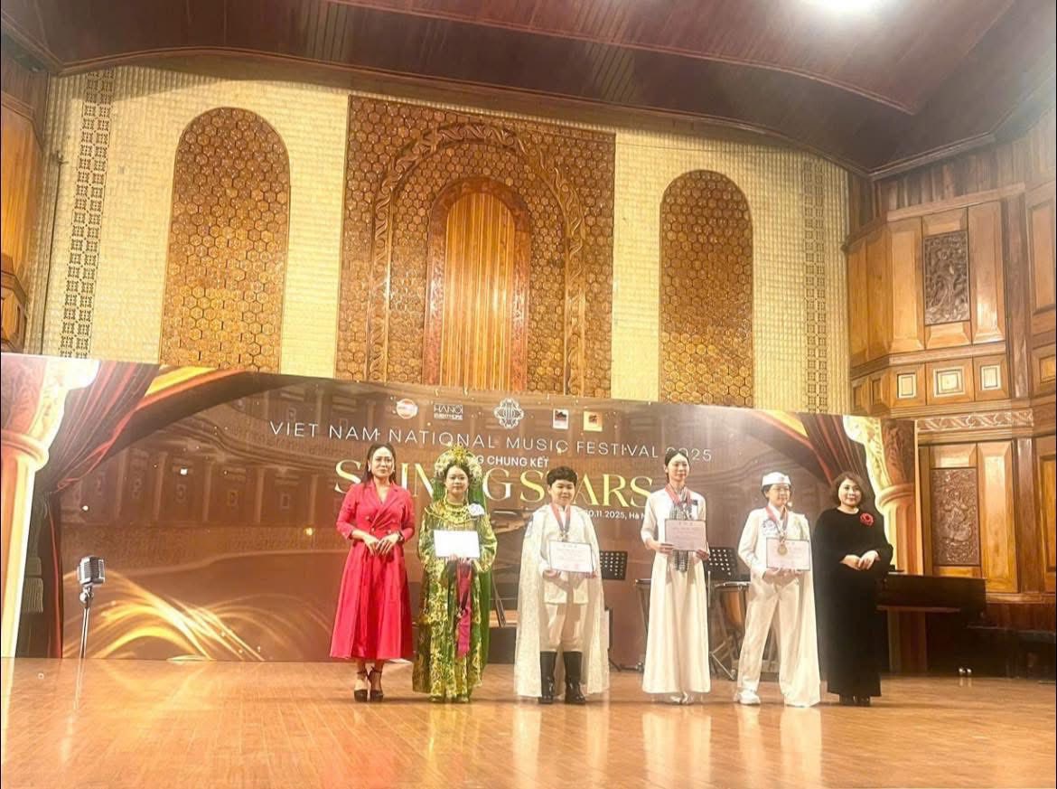 Học sinh Lào Cai tỏa sáng với Huy chương Vàng tại Vietnam National Music Festival 2025 2 593266173 122147103872904702 4921184381215354662 n