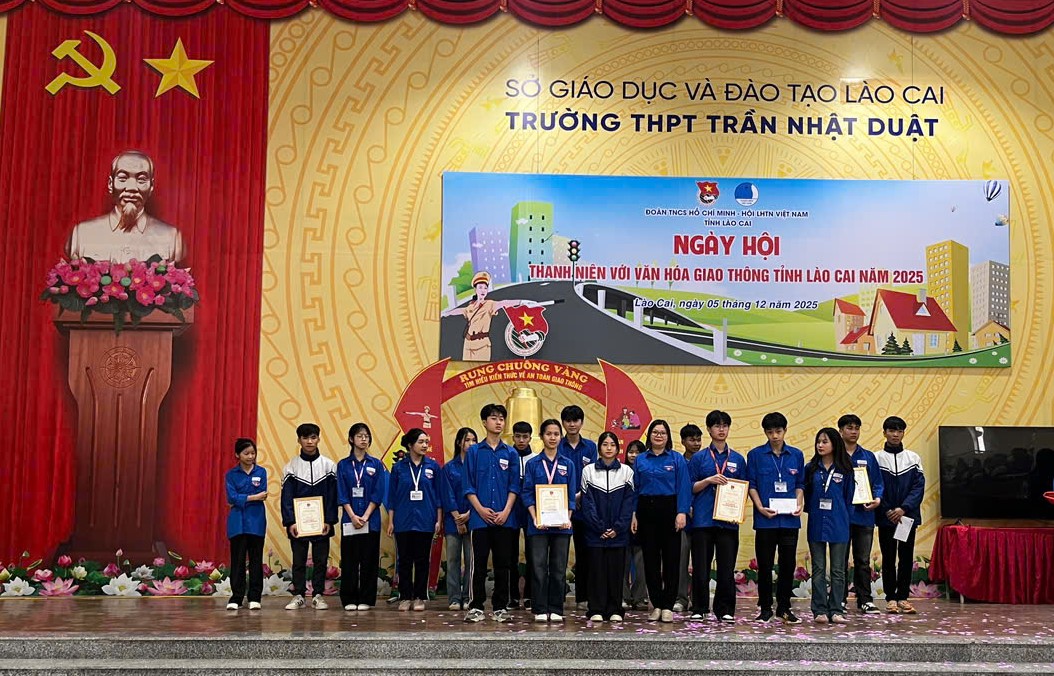 Ngày hội văn hóa giao thông: Lan tỏa ý thức an toàn trong giới trẻ Lào Cai 593414327 1164689629188572 4644369180037072625 n