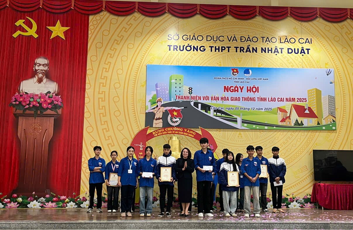 Ngày hội văn hóa giao thông: Lan tỏa ý thức an toàn trong giới trẻ Lào Cai 594532480 1164689595855242 2232717730460061634 n