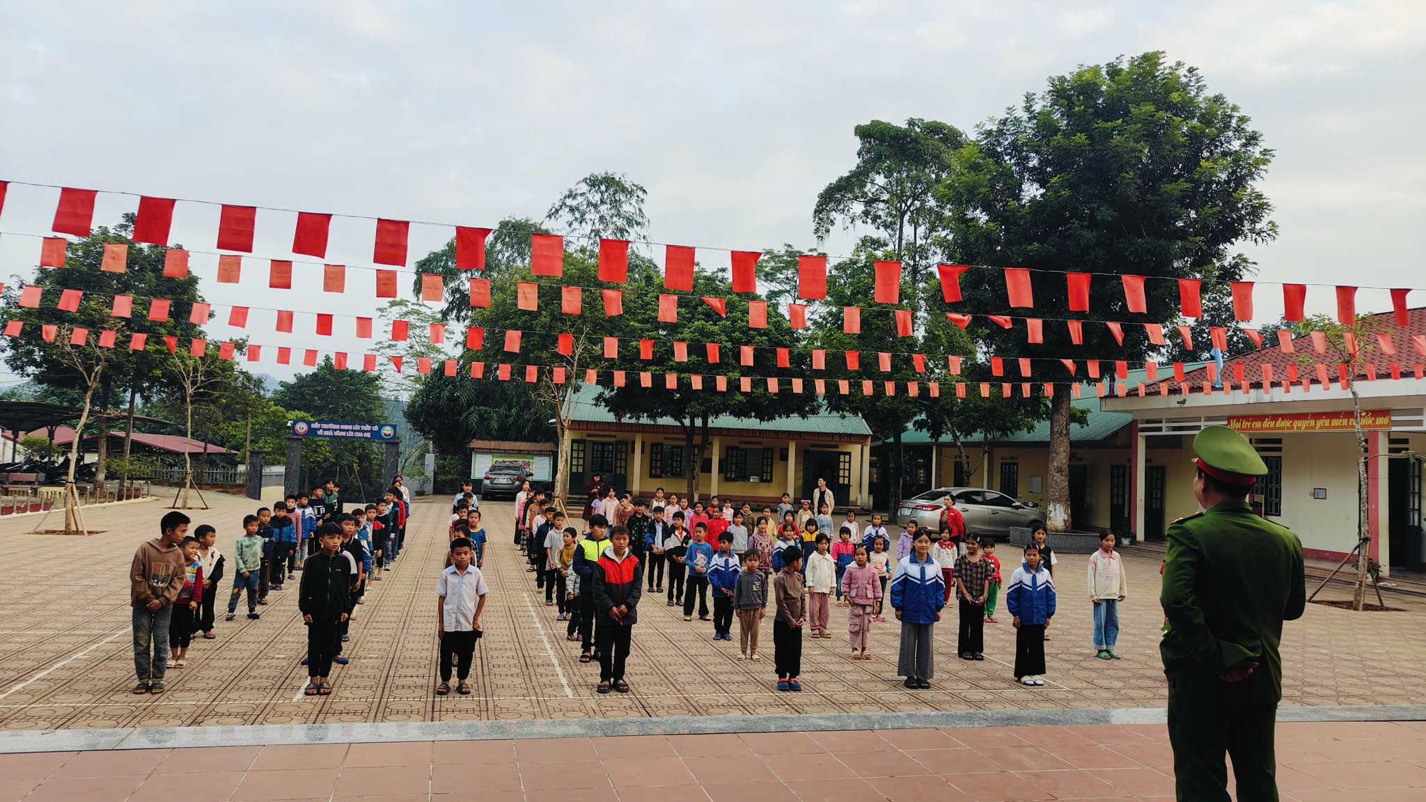 Trường Tiểu học Thống Nhất phối hợp Công an xã Gia Phú tuyên truyền an toàn cho học sinh 2 595314749 122226415700568678 5080853531973867626 n