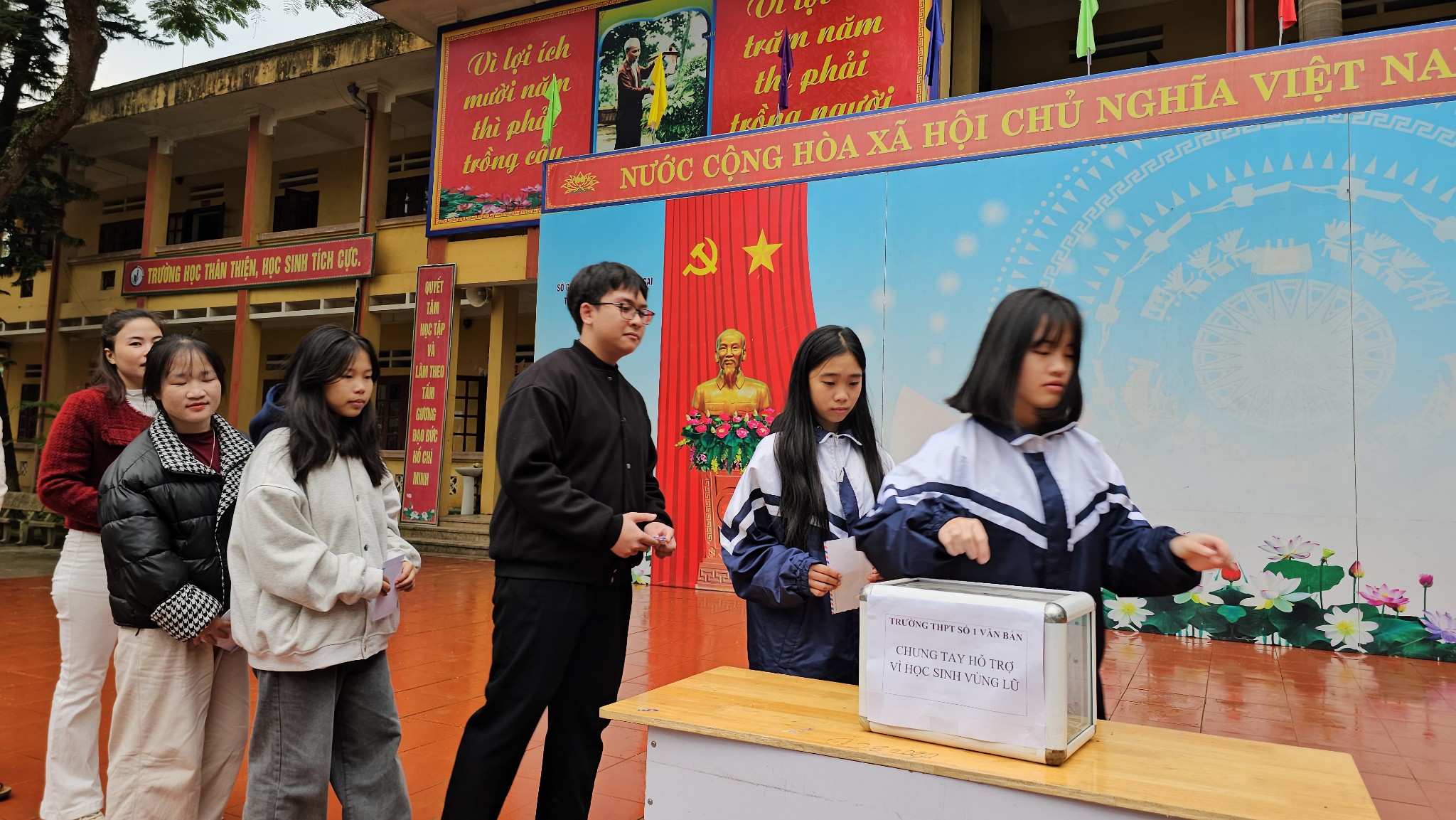 Tấm lòng từ mái trường vùng cao huớng về miền Trung ruột thịt 5 596268982 1167578752188990 9063119289698949803 n