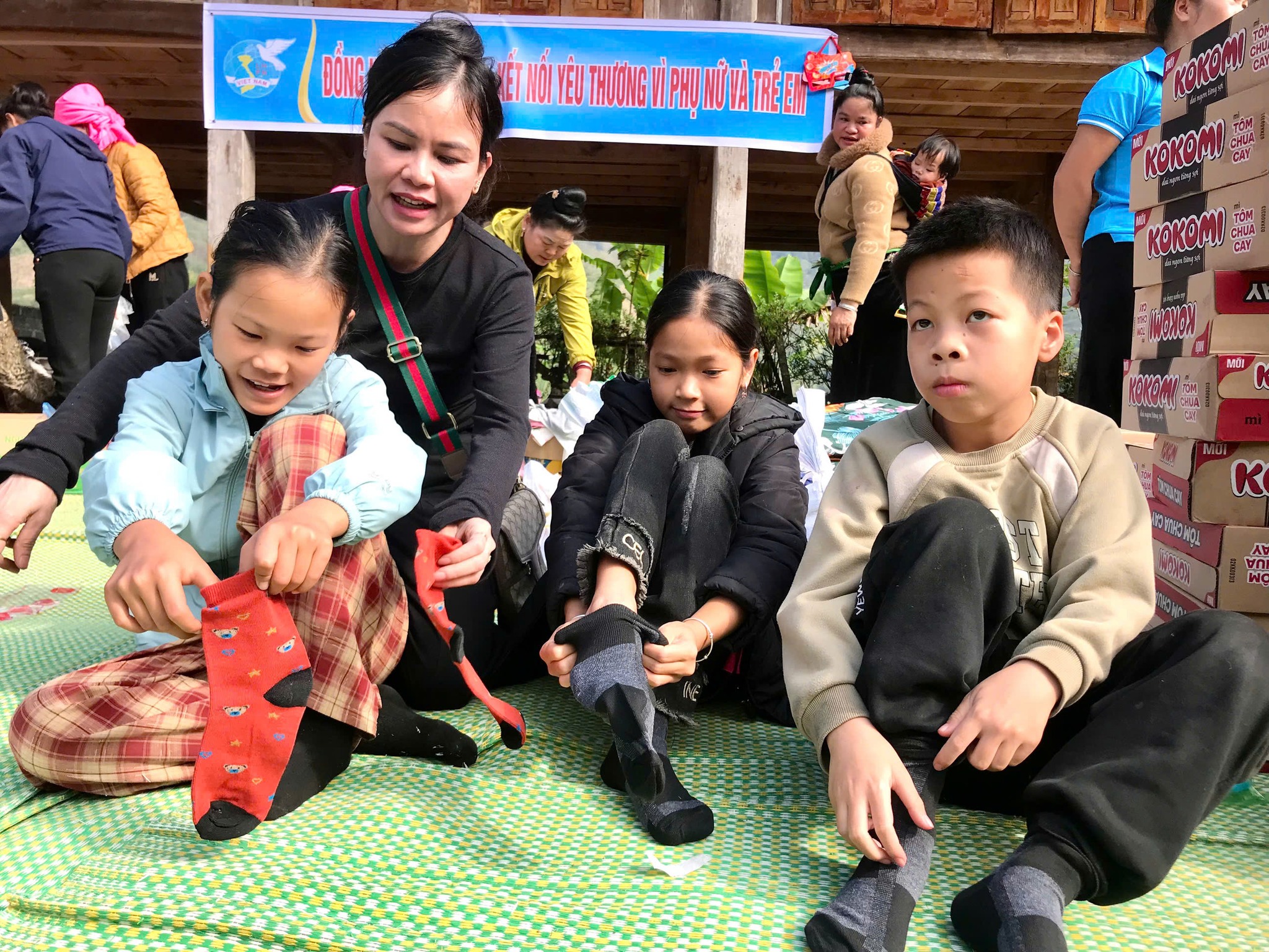 Trao gửi yêu thương, sưởi ấm mùa đông ở Nghĩa Lộ 9 596465496 807765338958812 1132084025561460770 n