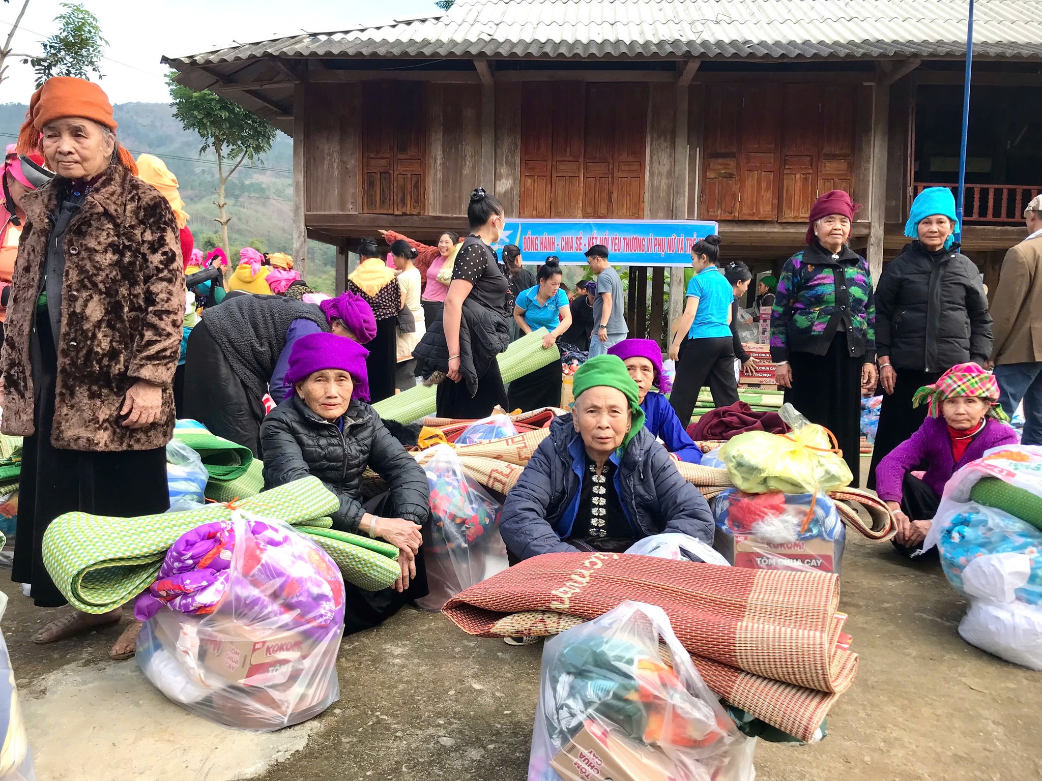 Trao gửi yêu thương, sưởi ấm mùa đông ở Nghĩa Lộ 8 596867929 807765115625501 4269694167426493973 n