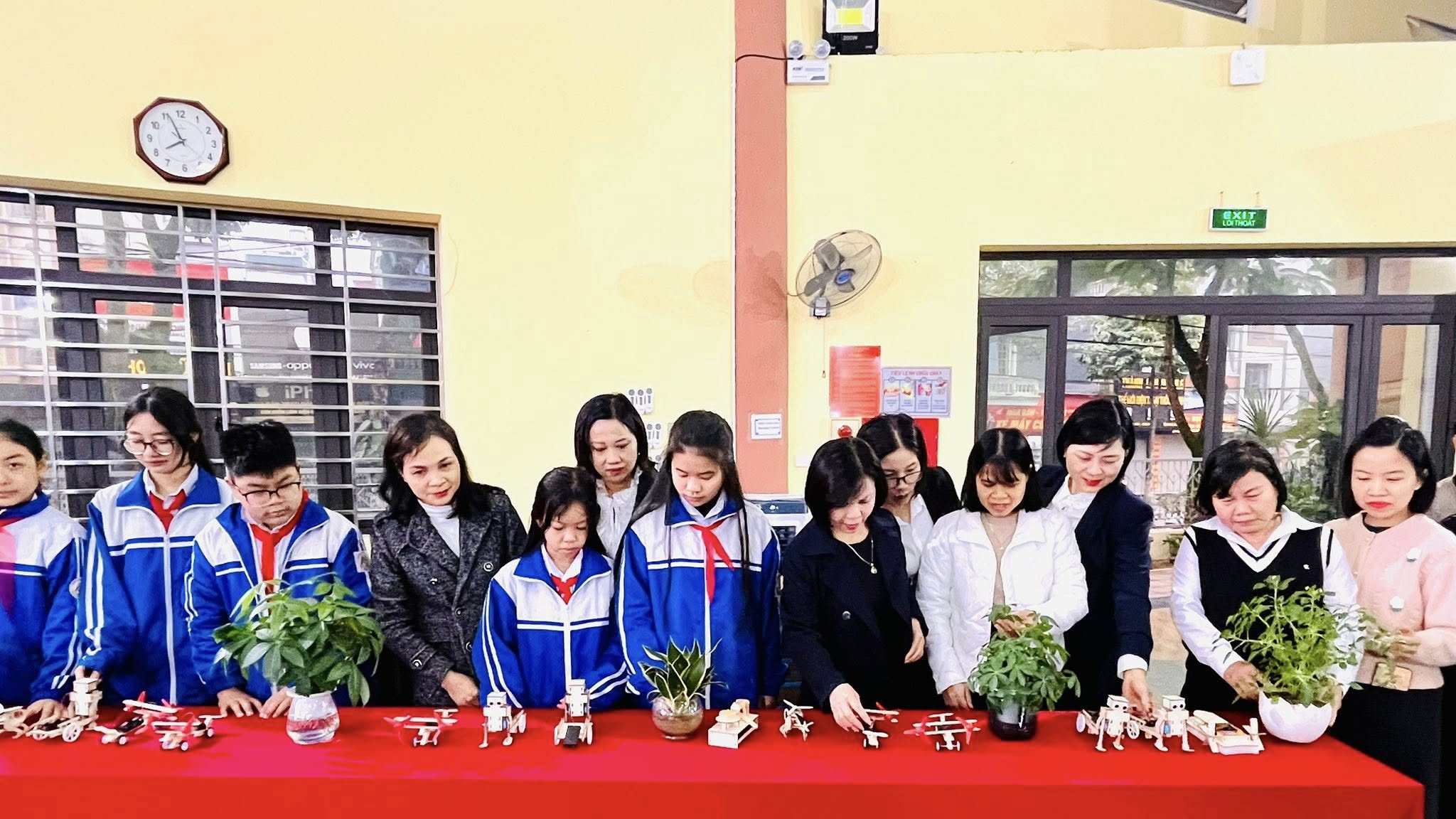 Giữ màu xanh từ hôm nay, gieo tương lai từ mái trường Ngô Văn Sở 6 596969133 1170065211954566 4950953758552322742 n