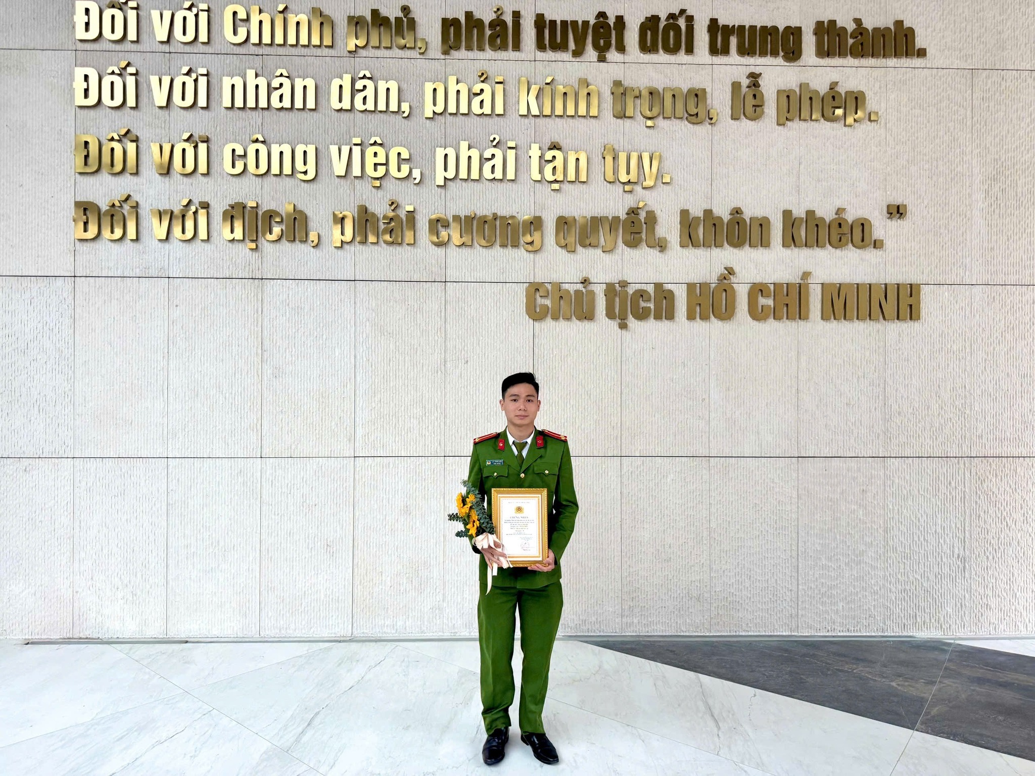 Trung úy trẻ Lào Cai tỏa sáng tại Cuộc thi chính luận bảo vệ nền tảng tư tưởng của Đảng trong CAND 2 597046824 1178820951108785 3081534387215575460 n