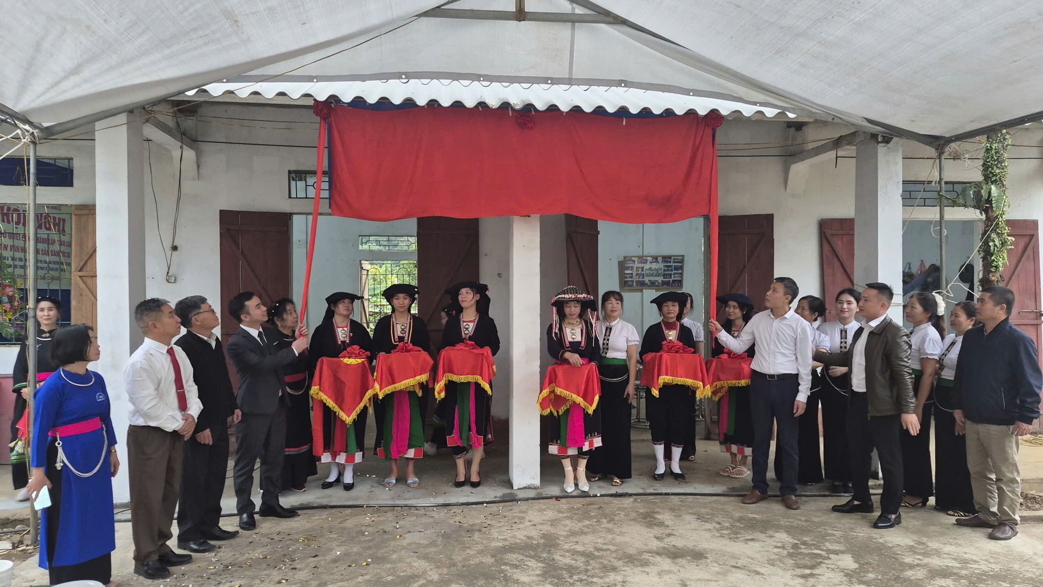 Thượng Bằng La thành lập Câu lạc bộ gìn giữ bản sắc Dao: Lan tỏa di sản từ cộng đồng 1 597060221 122152951928924737 1204884178003101139 n